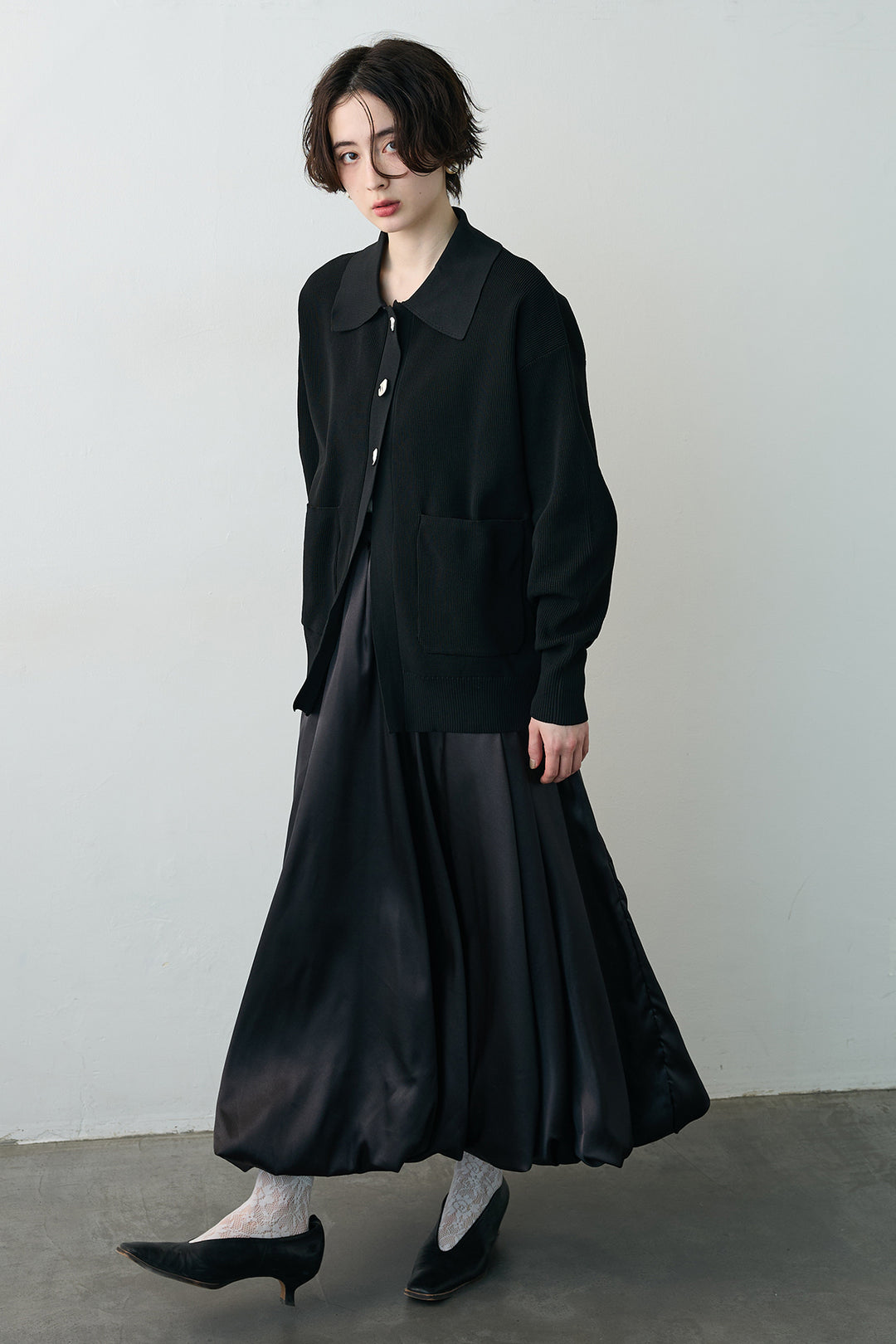 [予約/SET]メタルボタン襟付きニットカーディガン+サテンシャイニーバルーンスカート(2set)