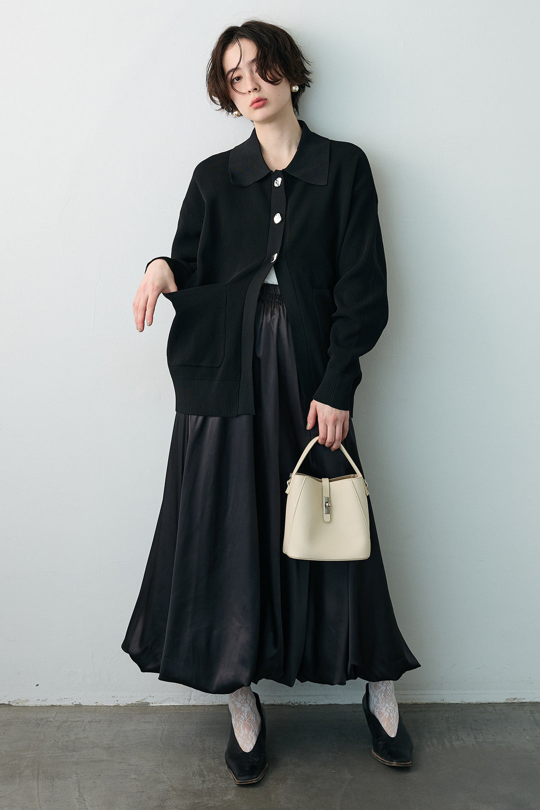 [予約/SET]メタルボタン襟付きニットカーディガン+サテンシャイニーバルーンスカート(2set)