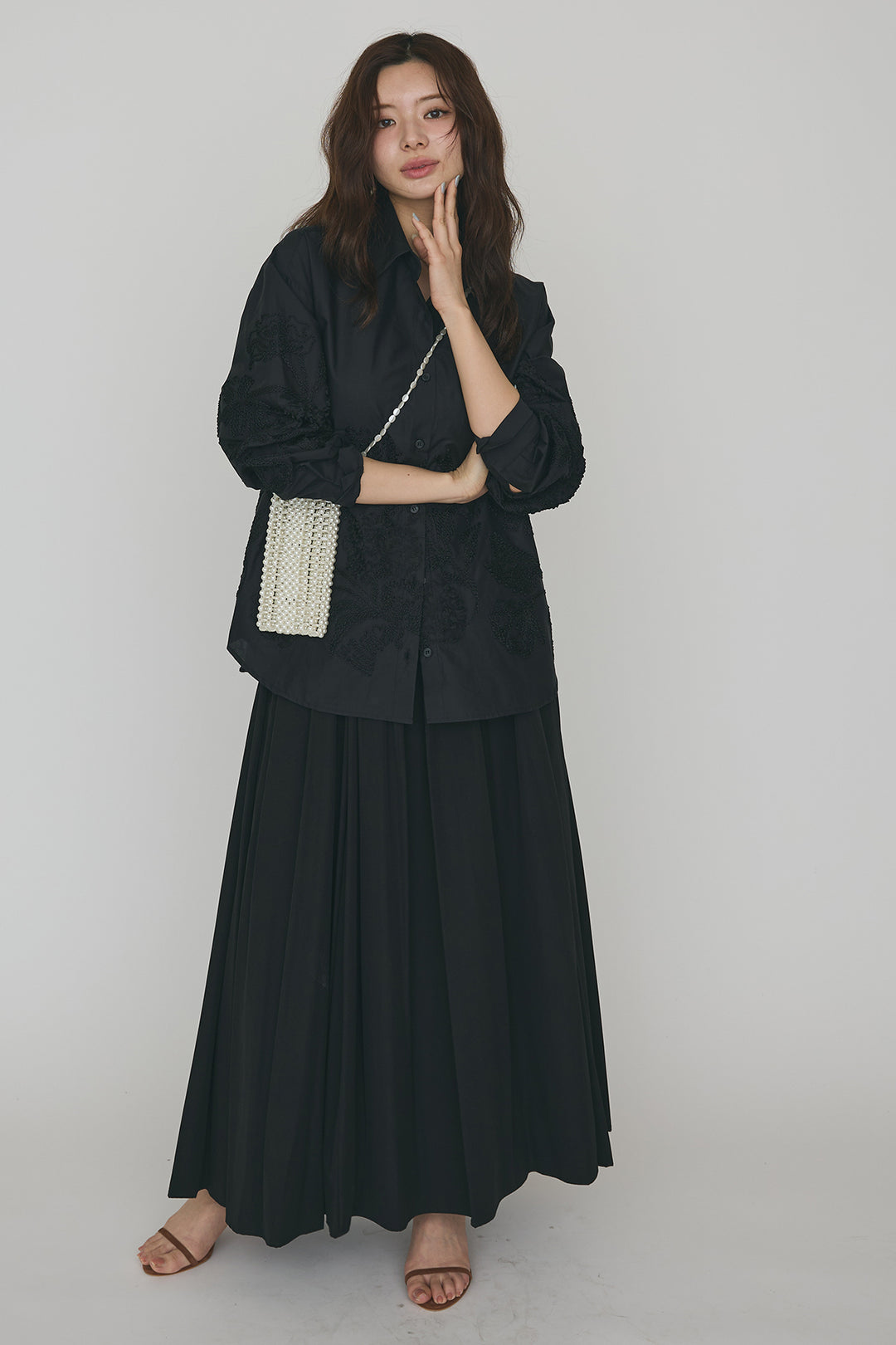 [予約/SET]フラワー刺繍モチーフオーバーシャツ+ギャザーフレア綿タッチスカート(2set)