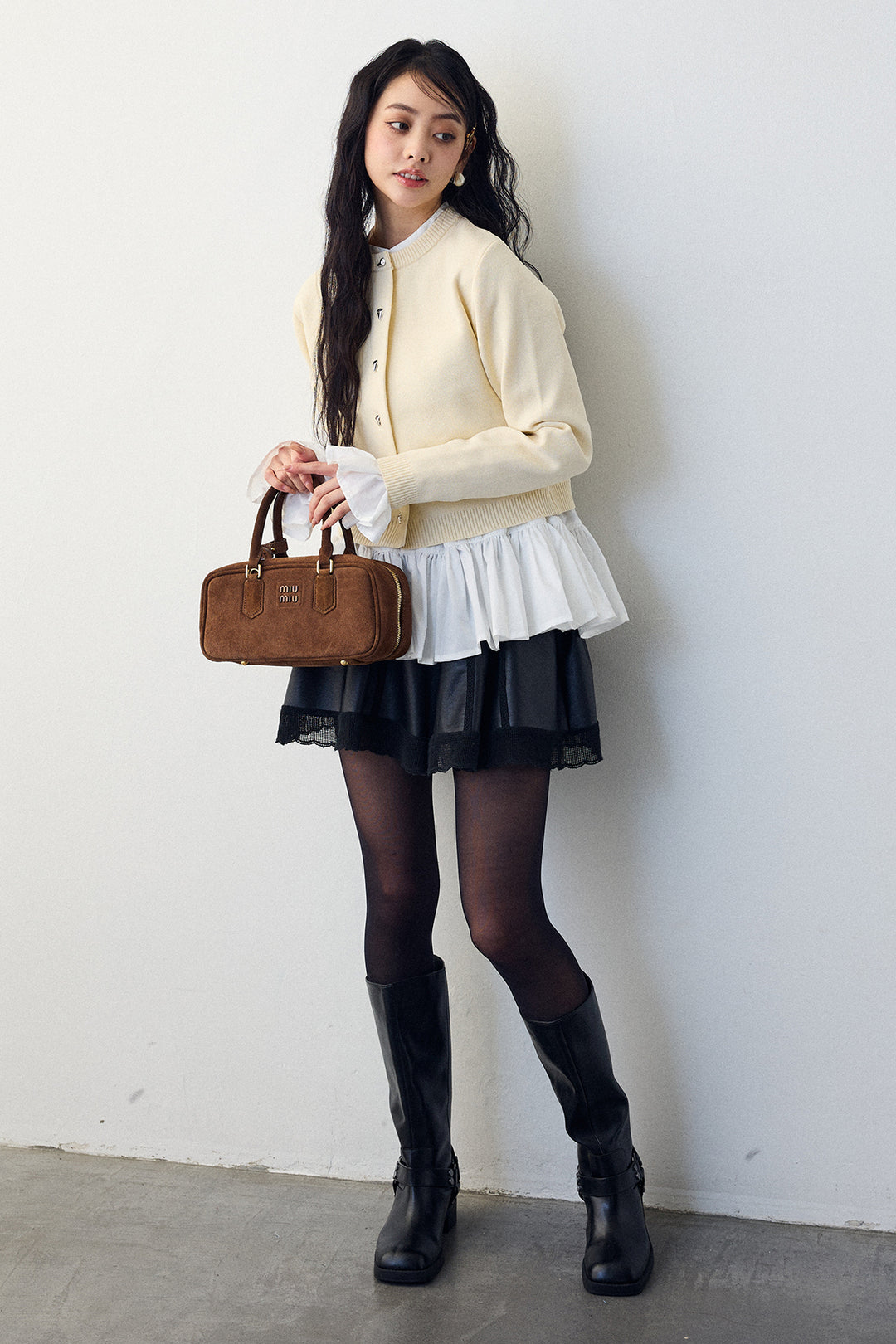 [予約/SET]フリルヘムスリーブブラウス+メタルボタンベーシックカーデ+レザーライクフレアショートパンツ(3set)