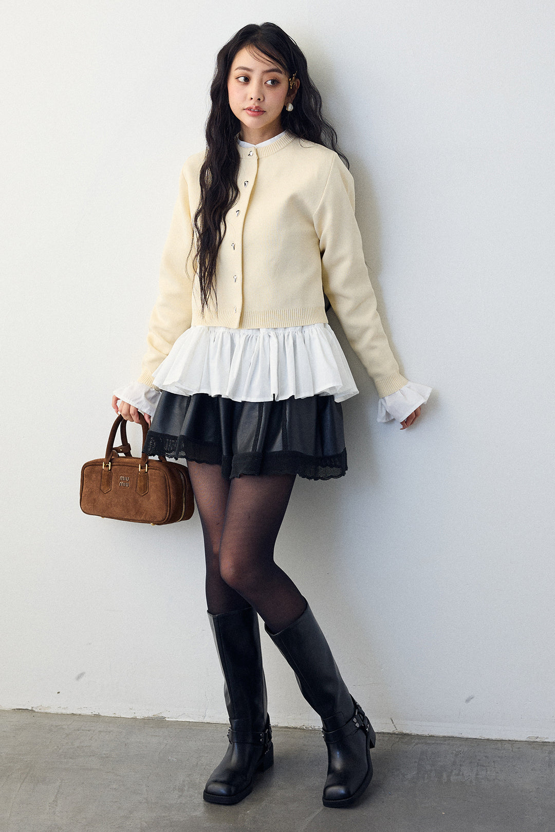 [予約/SET]フリルヘムスリーブブラウス+メタルボタンベーシックカーデ+レザーライクフレアショートパンツ(3set)