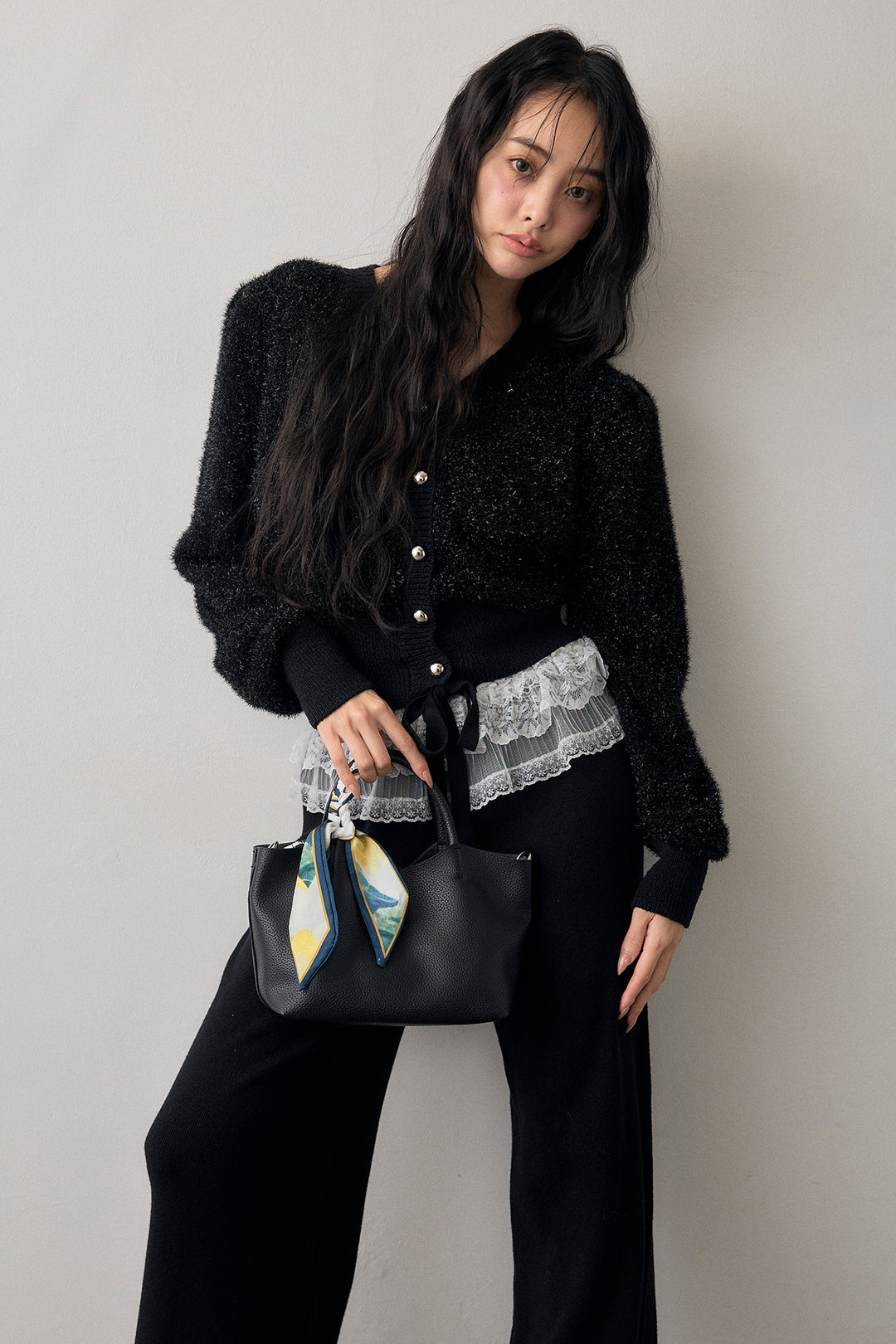 [予約]コンシャスショルダーシャイニーニットカーデ