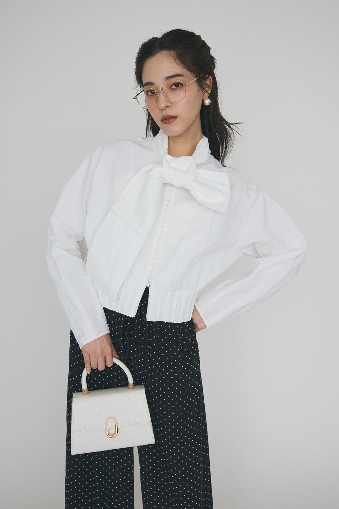 [予約/SET]フロントファスナーヘムタックボウタイブラウス+シアードットリラックスパンツ(2set)