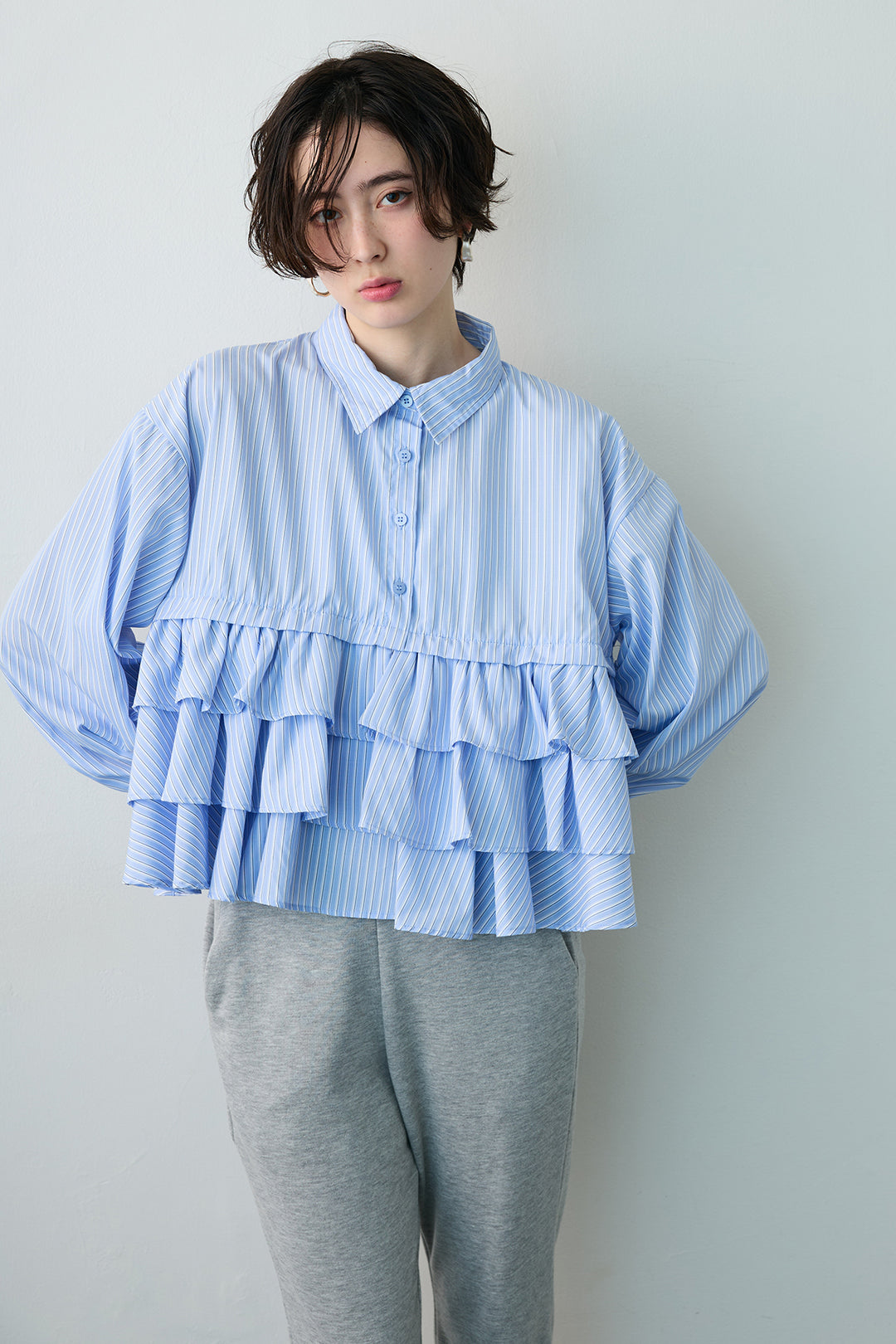 [予約]ストライプティアードフリルクロップドシャツ