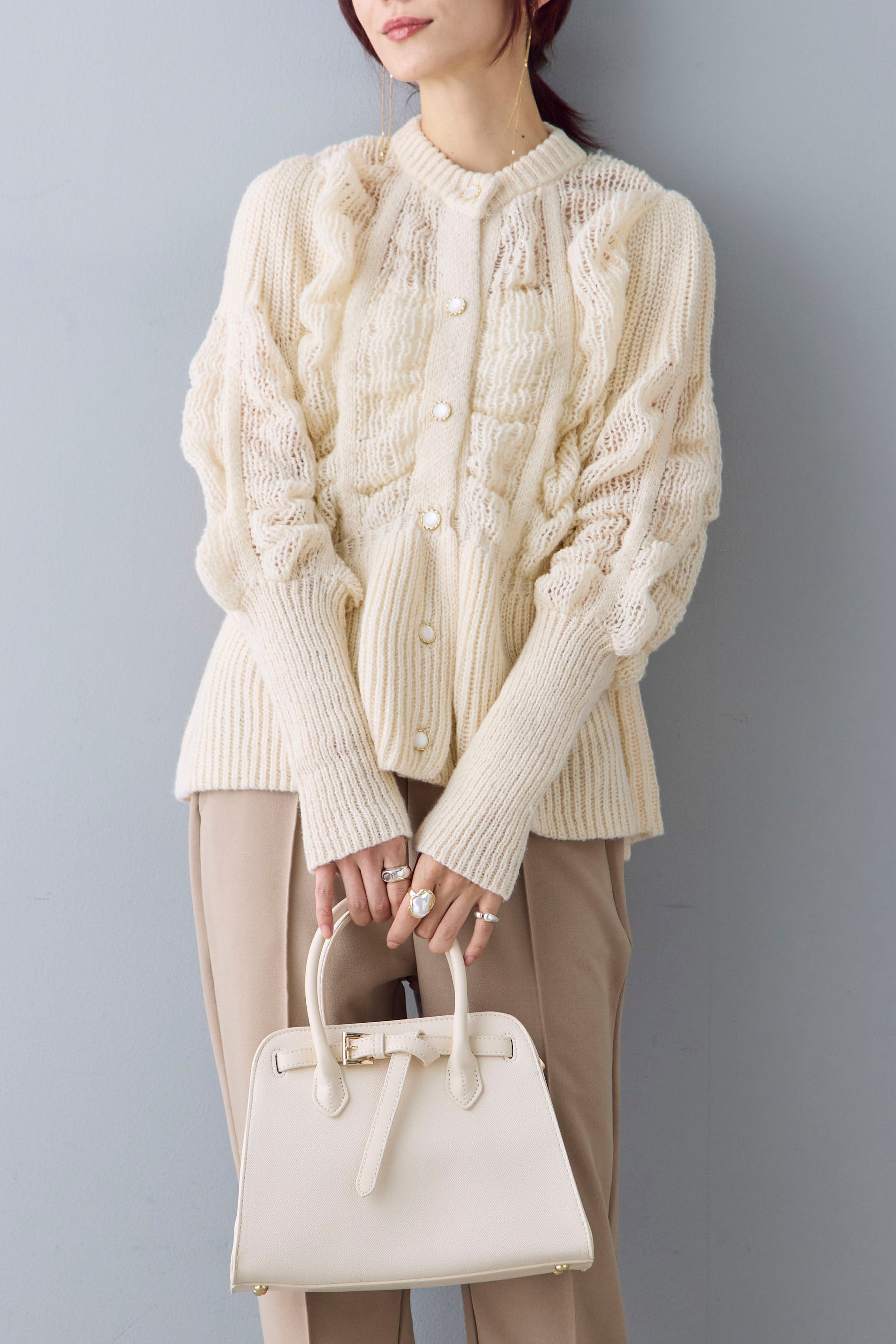 BEARDSLEY ペプラムニットカーデ美品 BEARDSLEY（ビアズリー）の「ペプラムニットカーデ（ノーカラー