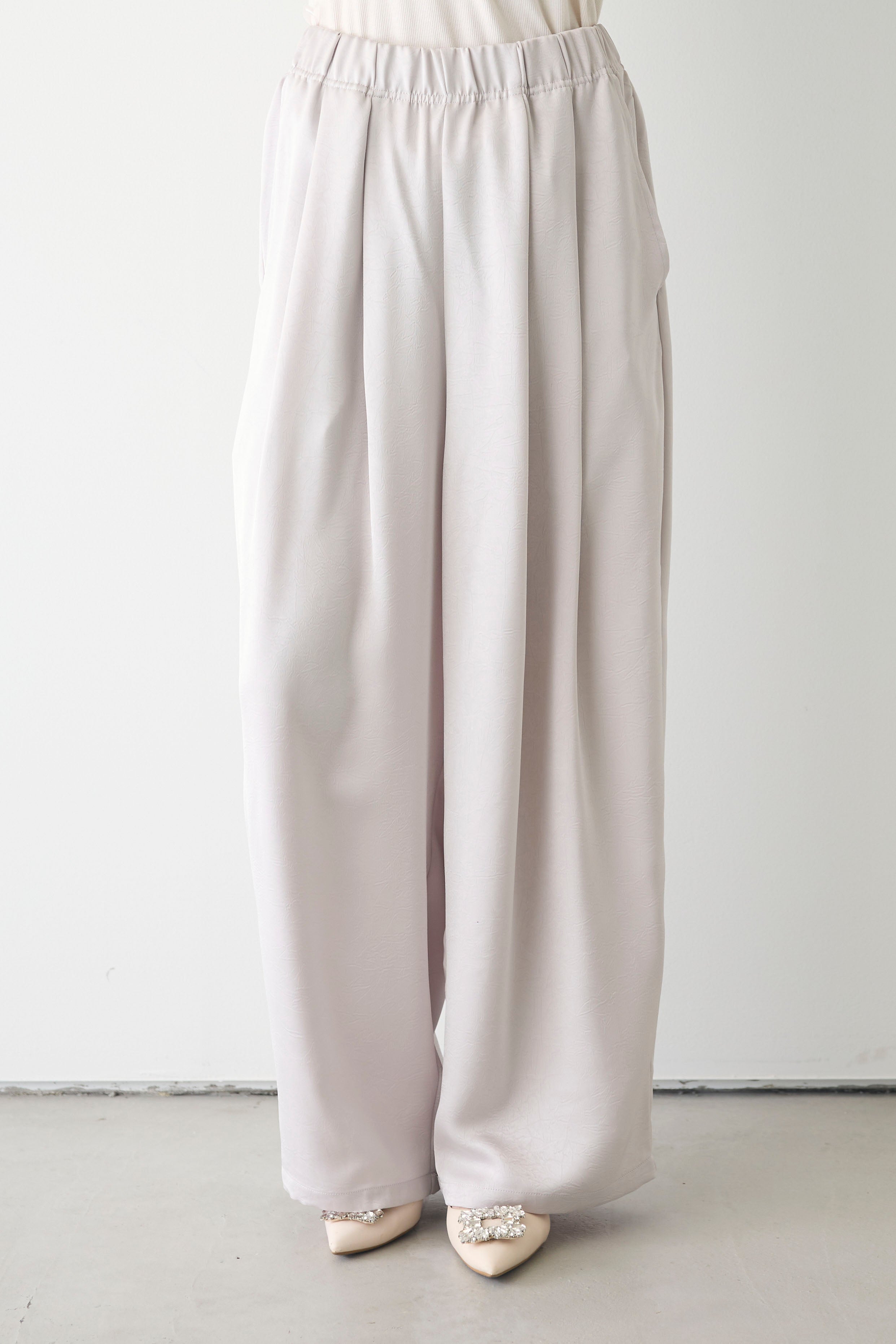 予約]ワッシャーサテンダブルタックパンツ – Frene