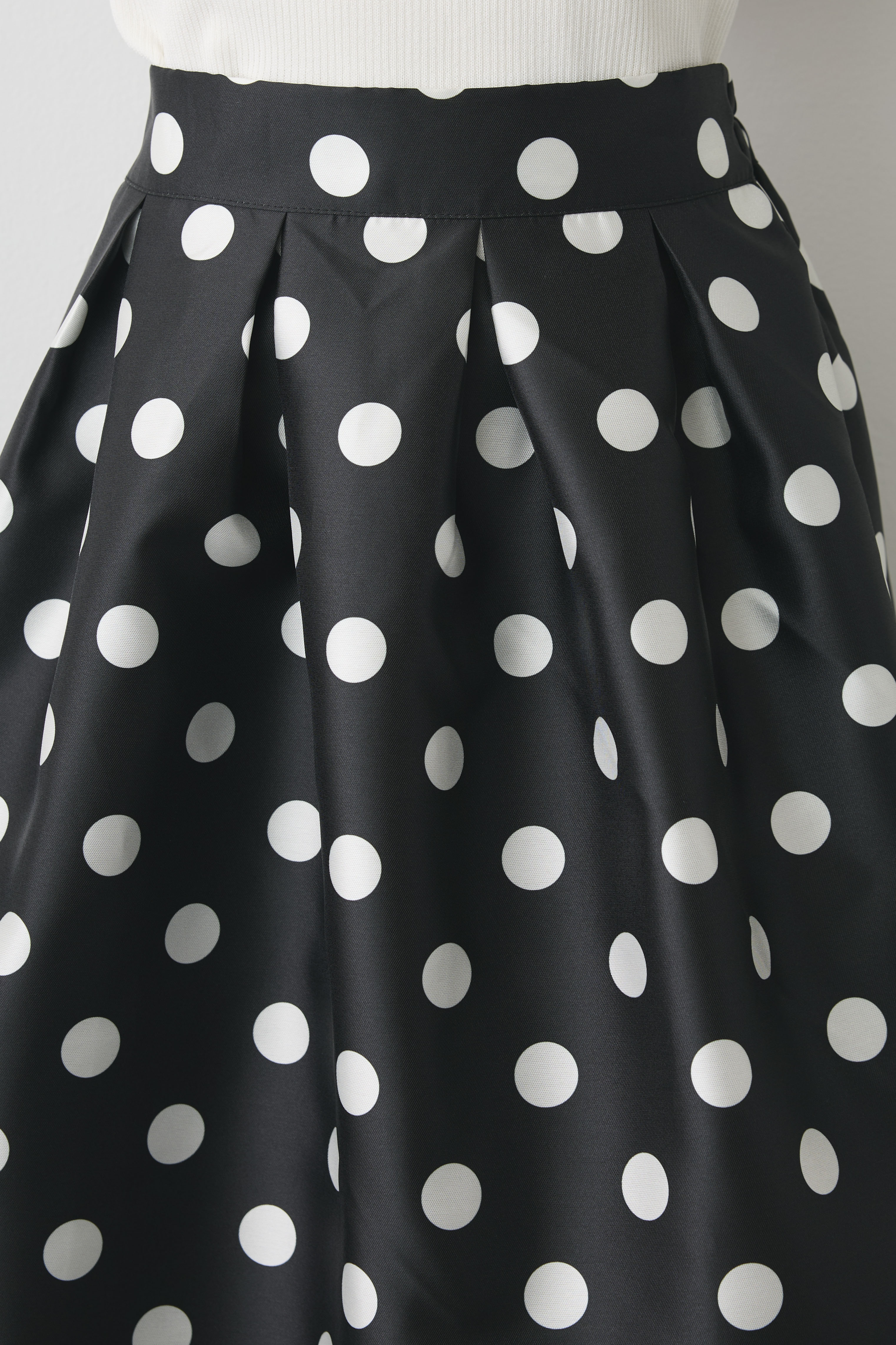 予約]ドットサテンフレアスカート – Frene