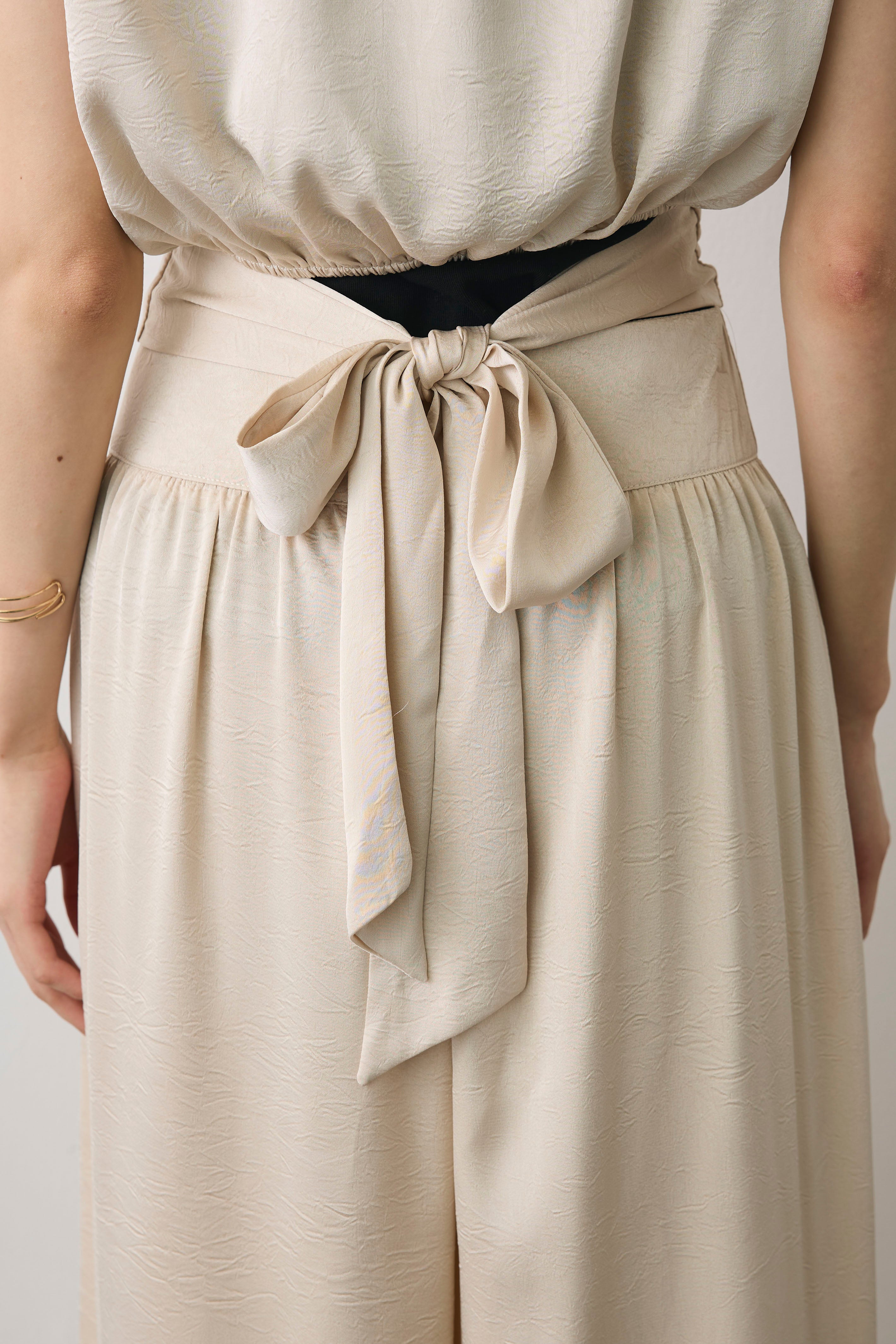 予約]バックリボンマットサテンセットアップ – Frene