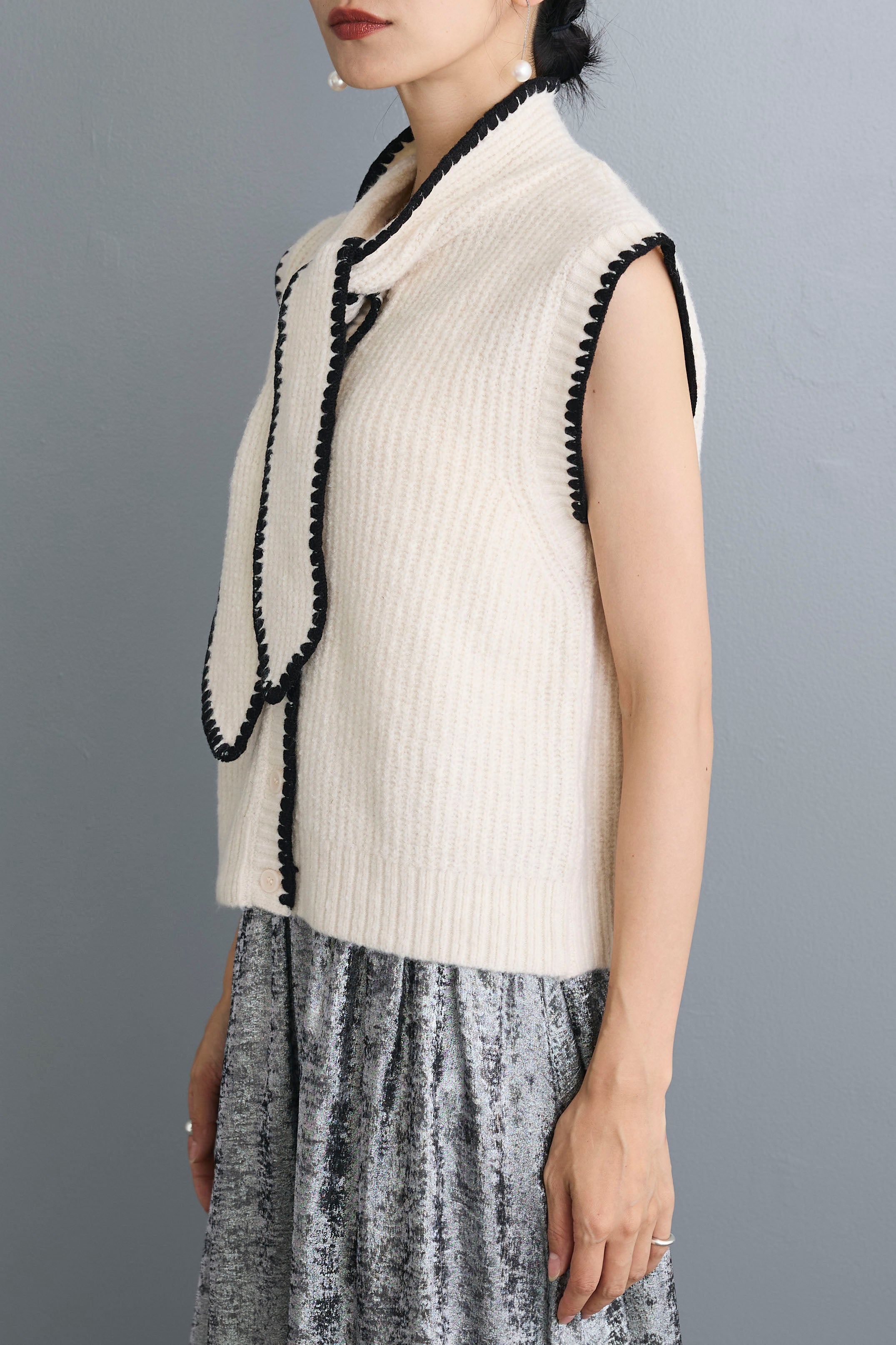 予約]配色ステッチボウタイニットベスト – Frene