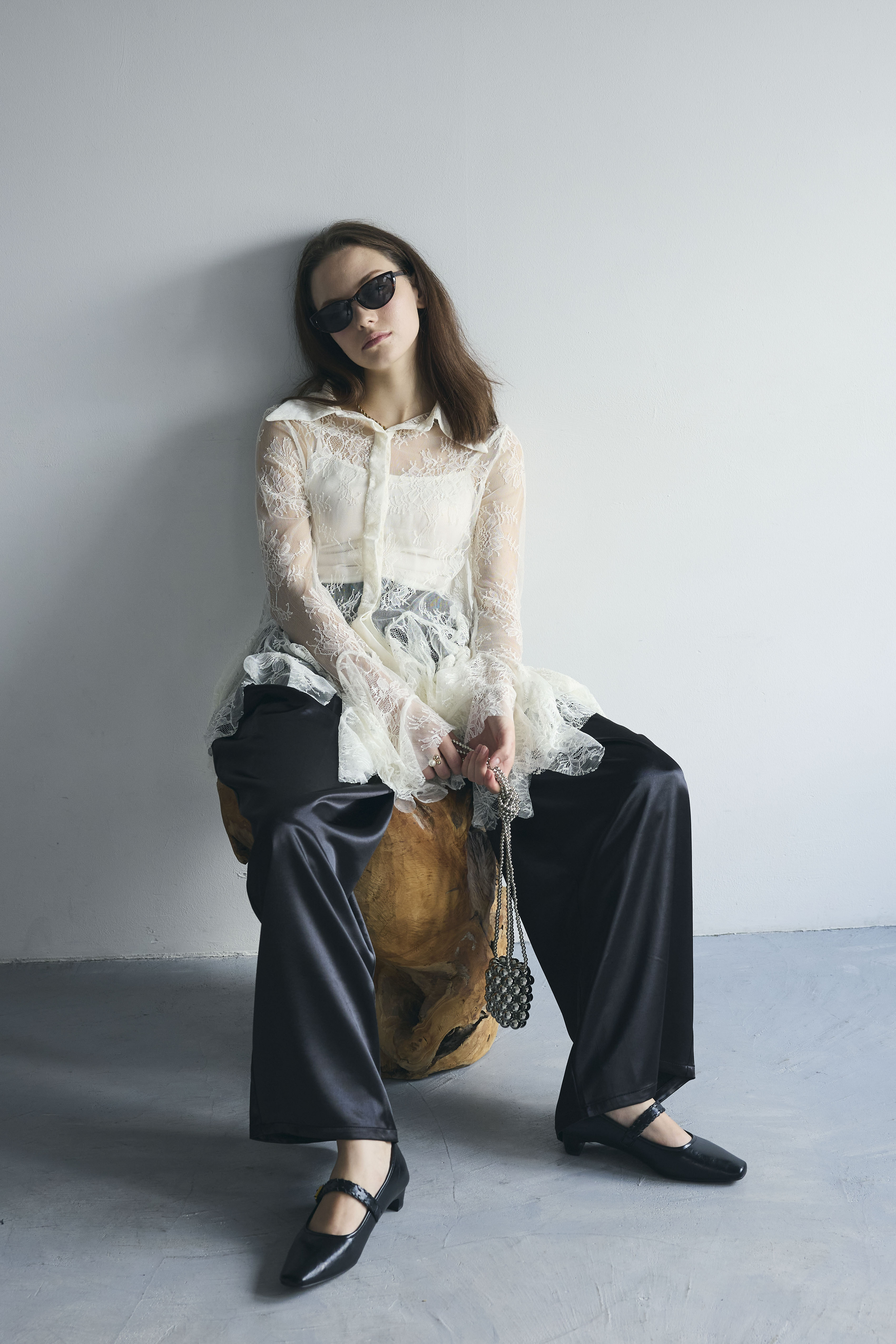 【パンケーキさま専用】Frene モノトーンフラワー刺繍パフチュニック＆パンツ Frene モノトーンフラワー刺繍パフチュニック+モノトーンフラワー刺繍