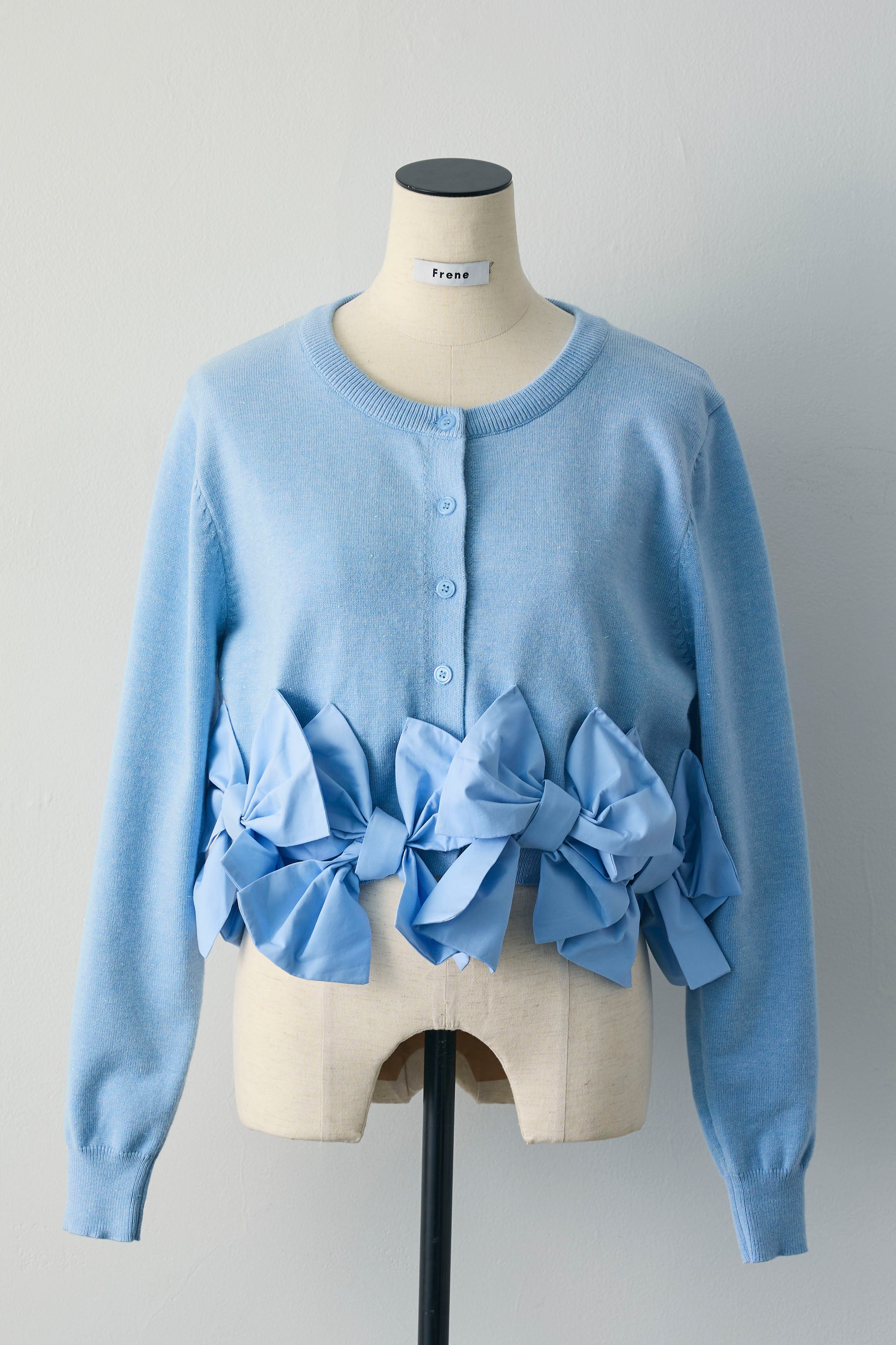予約]ヘムリボンデザインショートカーデ – Frene