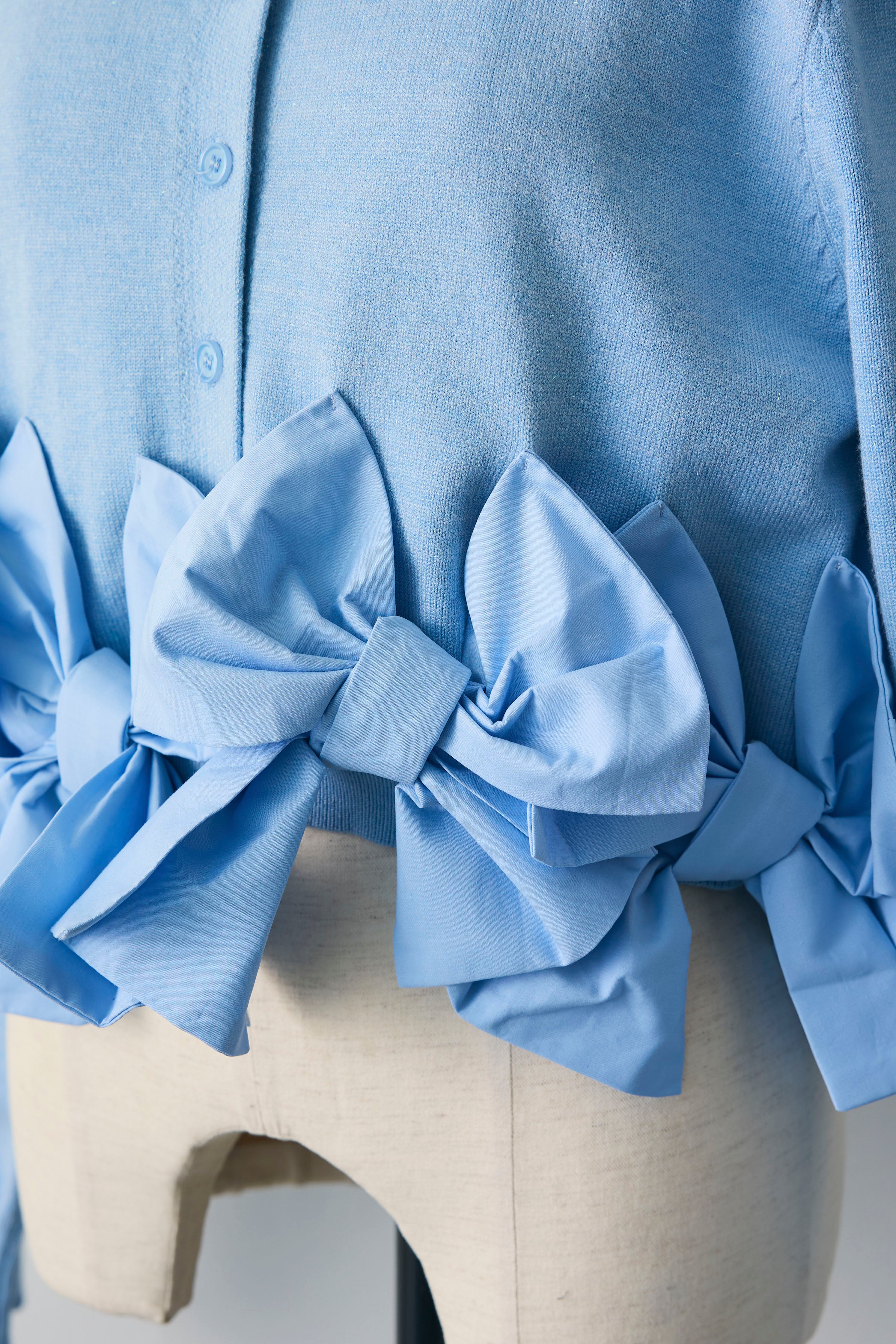 予約]ヘムリボンデザインショートカーデ – Frene