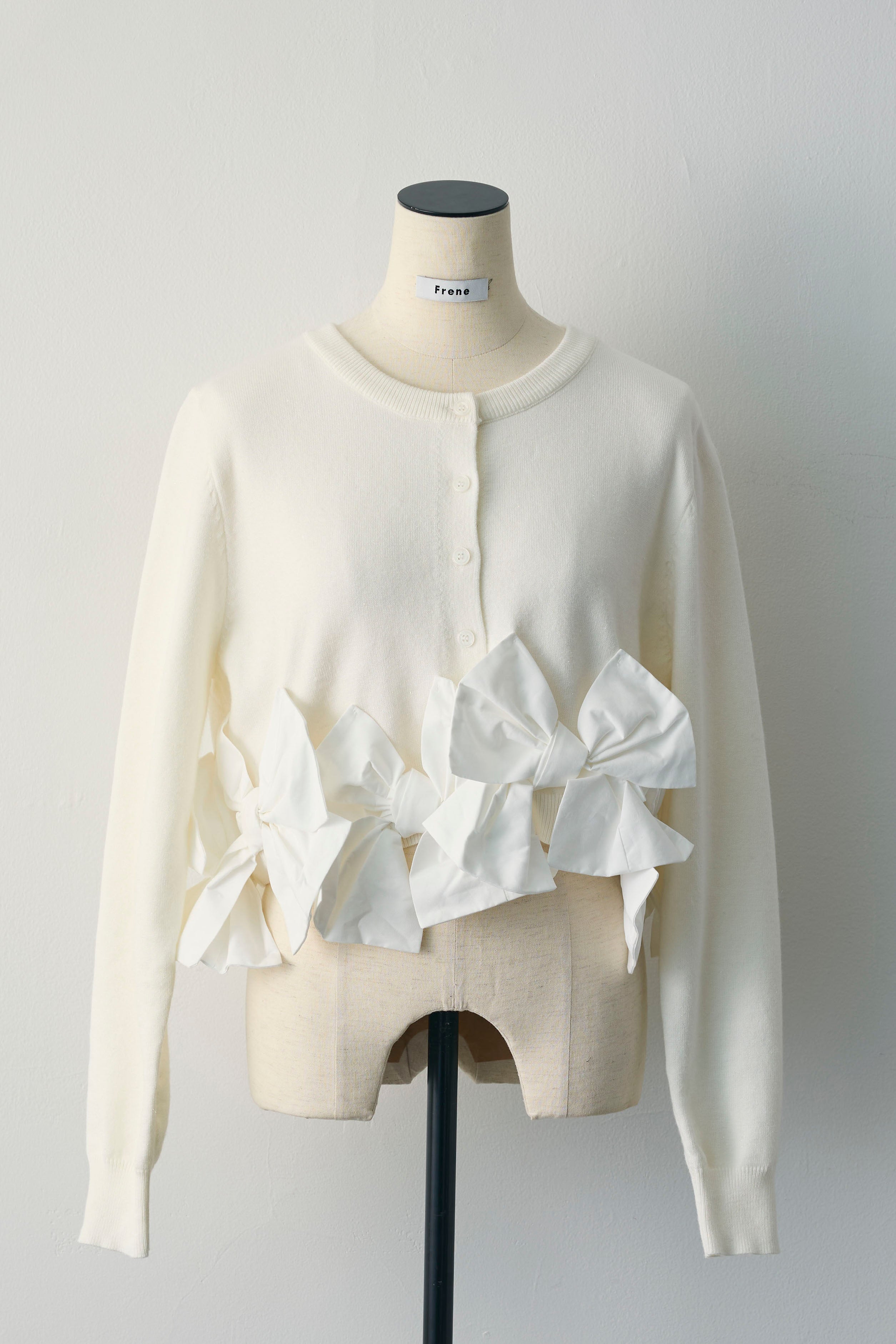 予約]ヘムリボンデザインショートカーデ – Frene