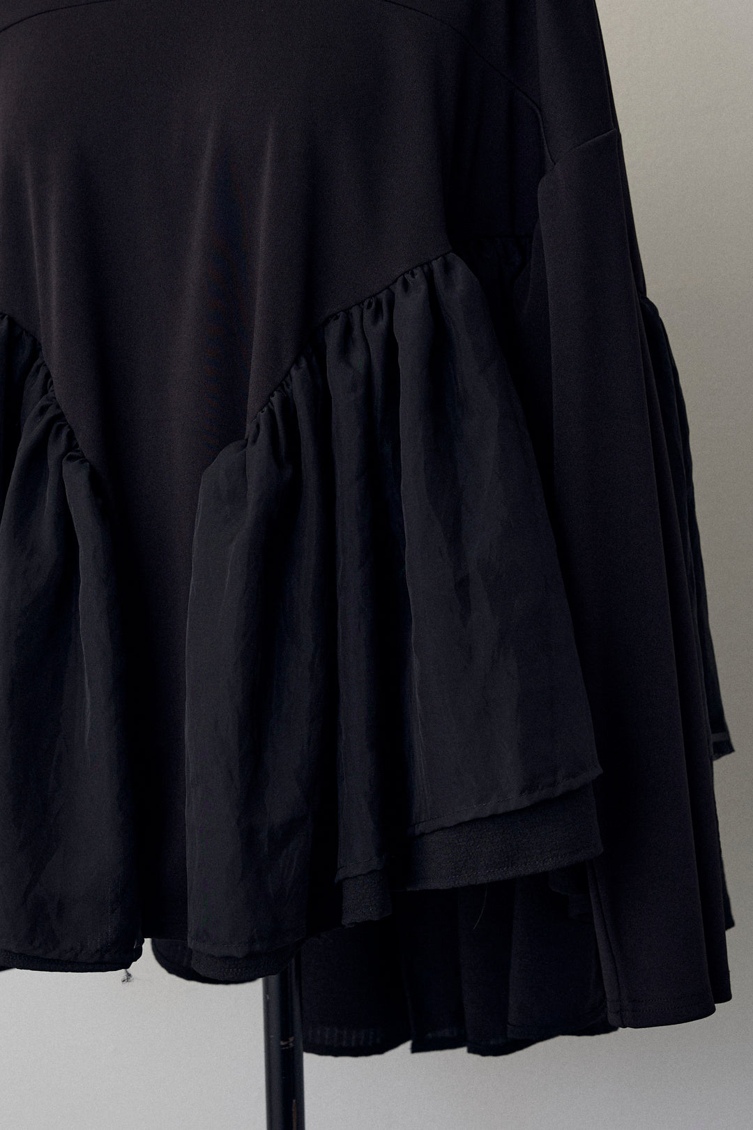[予約]フリルテール異素材切替チュニック