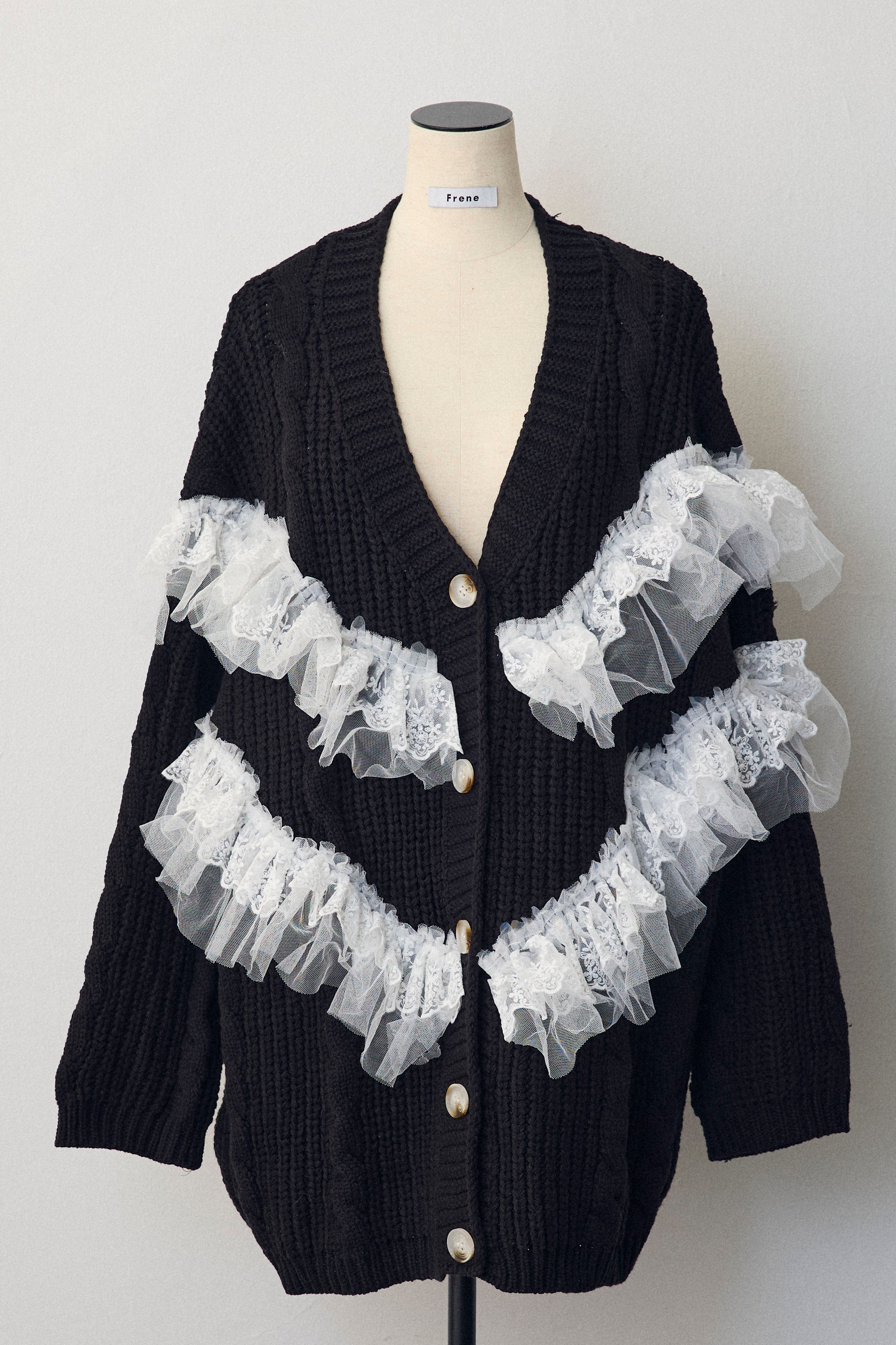 予約]ラッフルレースドッキングニットBIGカーデ – Frene