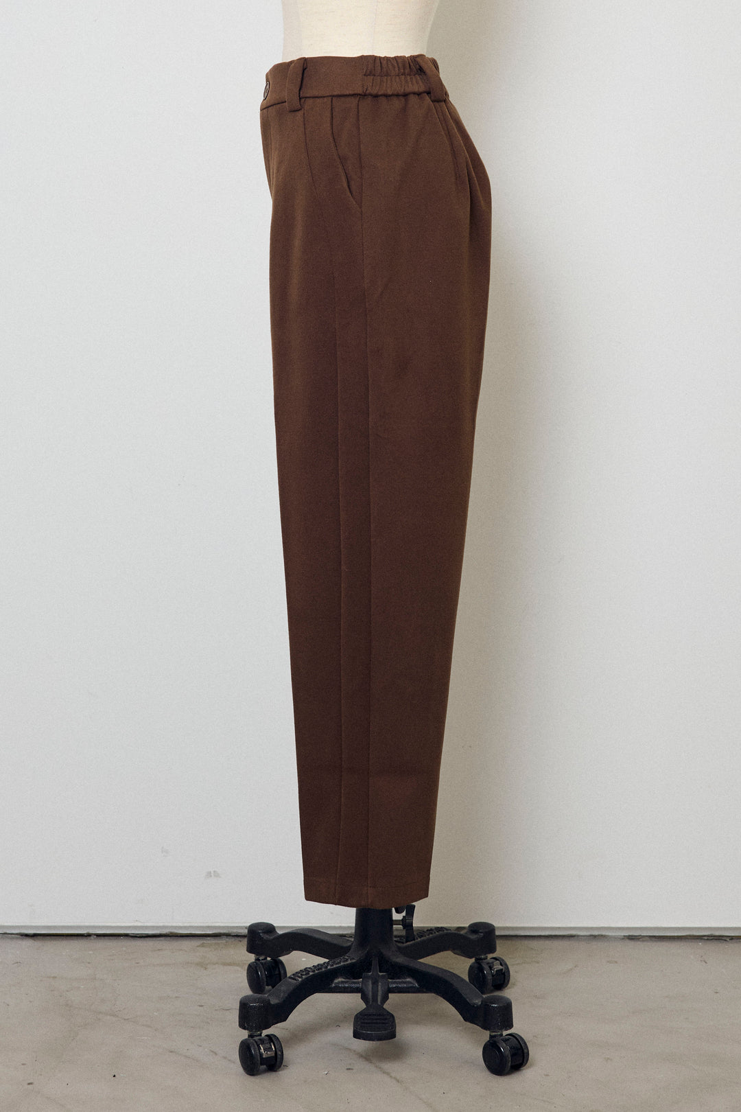 [予約]ウォームセンタープレス美ラインテーパードパンツ