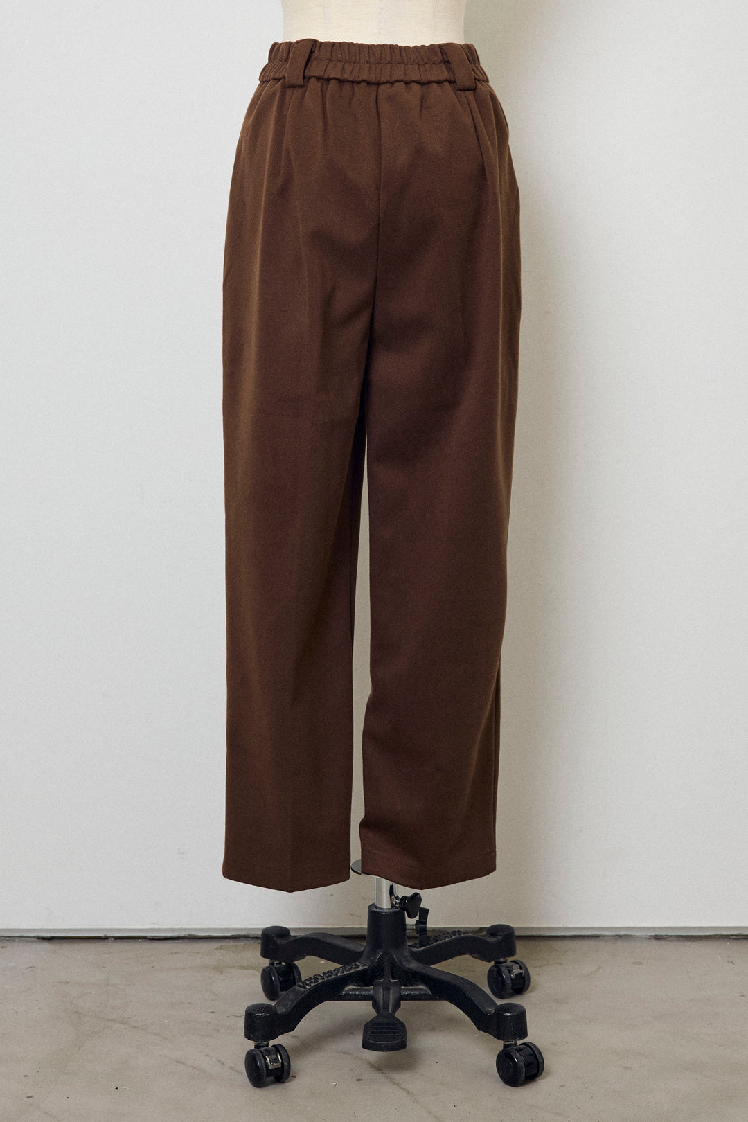 [予約]ウォームセンタープレス美ラインテーパードパンツ