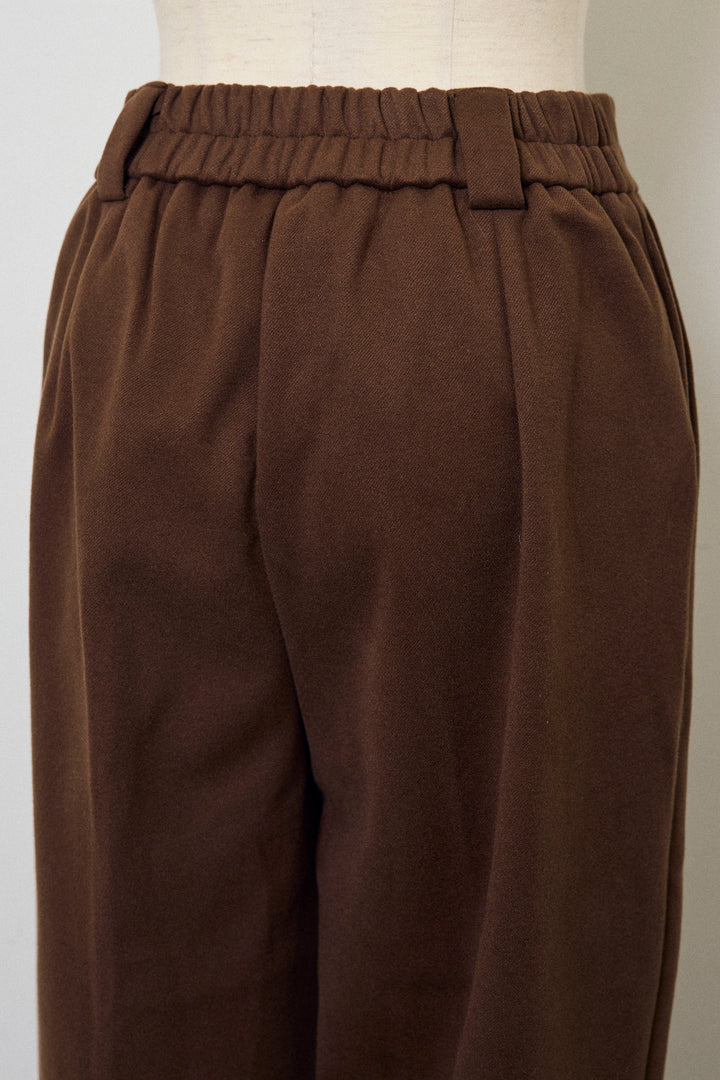 [予約]ウォームセンタープレス美ラインテーパードパンツ