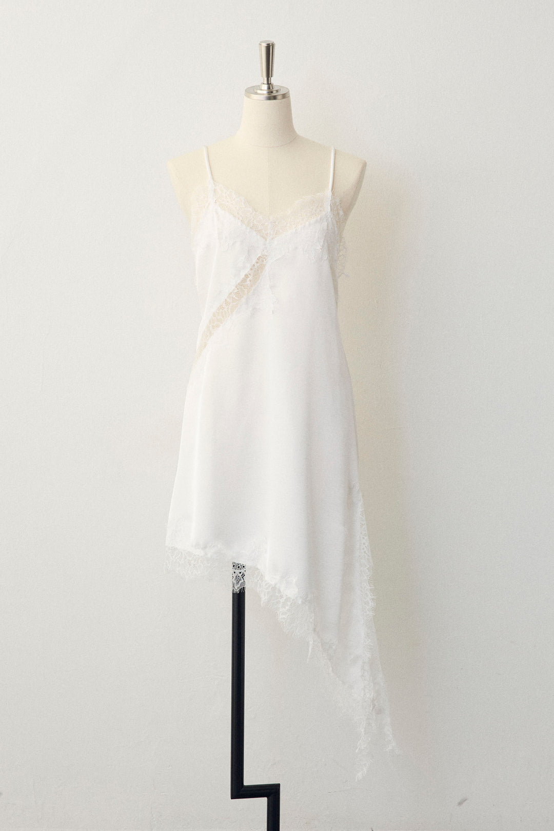 [予約]アシメデザインサテン×レースキャミ