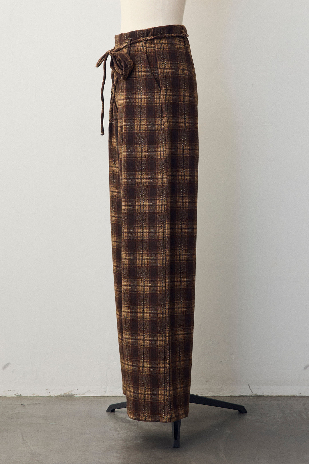 [予約]クラシカルチェックフラワーモチーフ付きパンツ