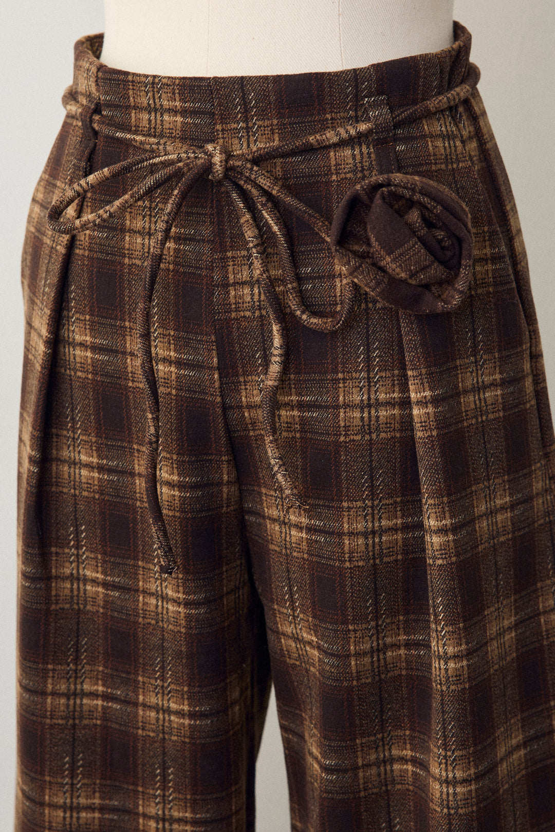 [予約]クラシカルチェックフラワーモチーフ付きパンツ