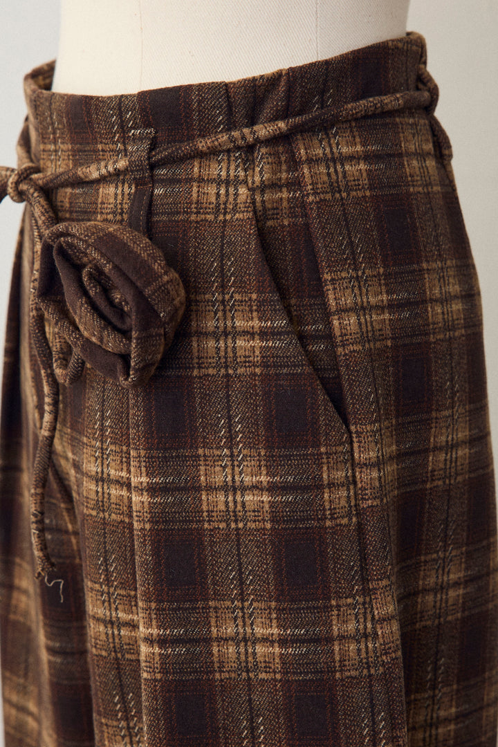 [予約]クラシカルチェックフラワーモチーフ付きパンツ