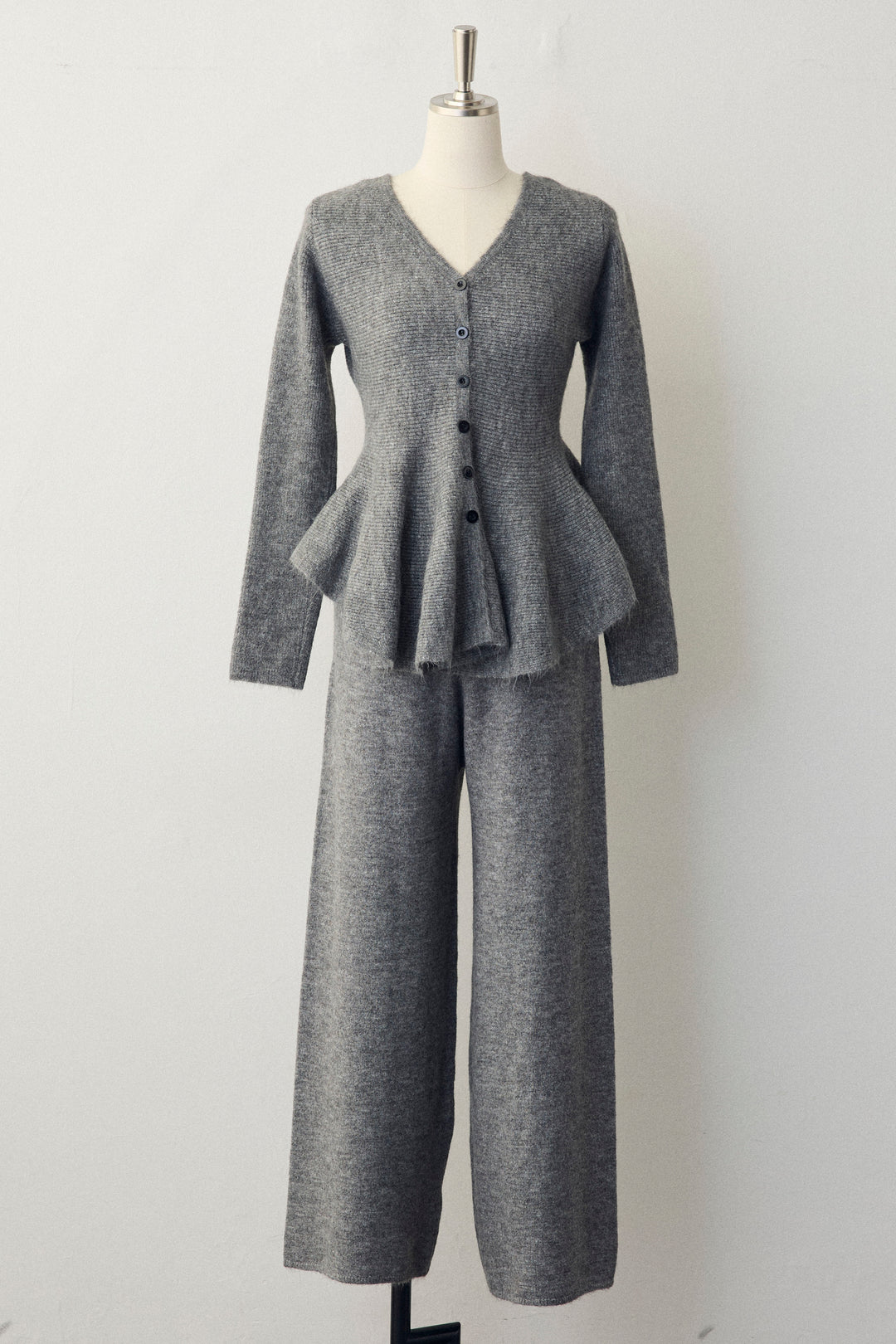 [予約]美ラインペプラムニットセットアップ