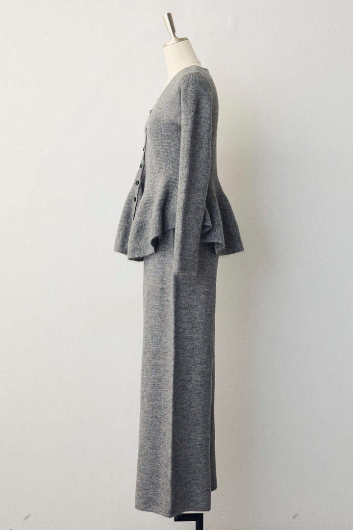 [予約]美ラインペプラムニットセットアップ