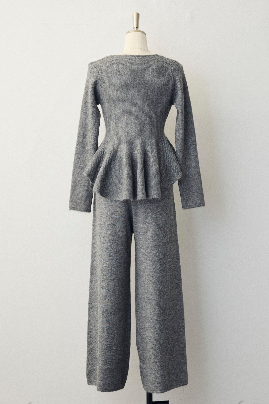 [予約]美ラインペプラムニットセットアップ