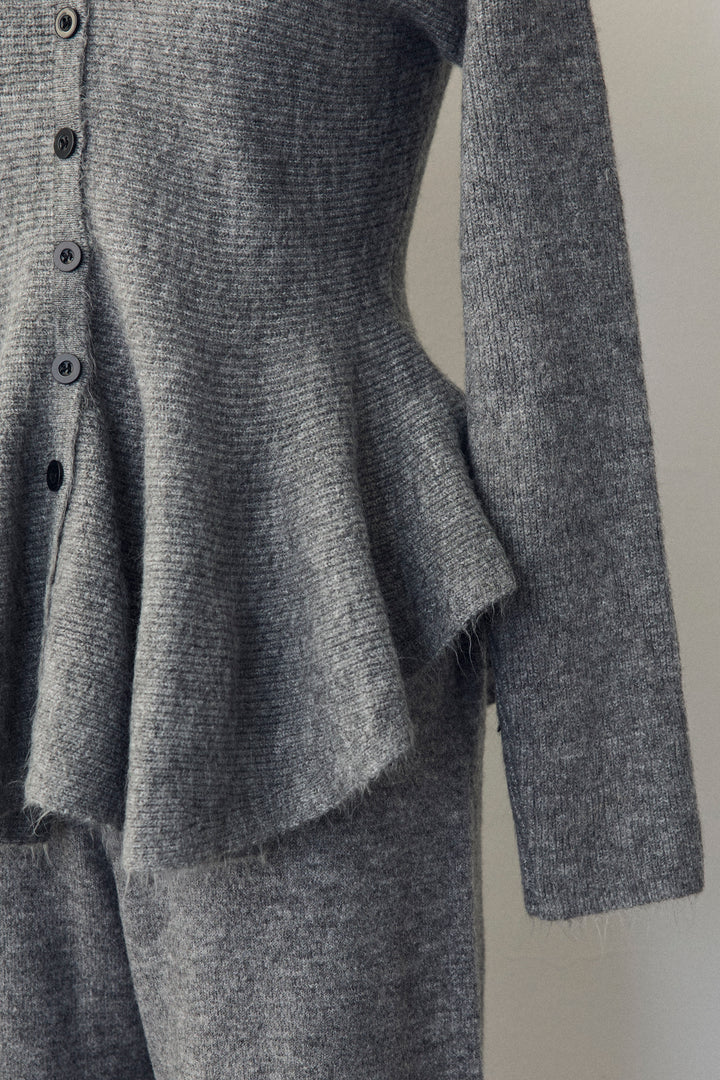 [予約]美ラインペプラムニットセットアップ