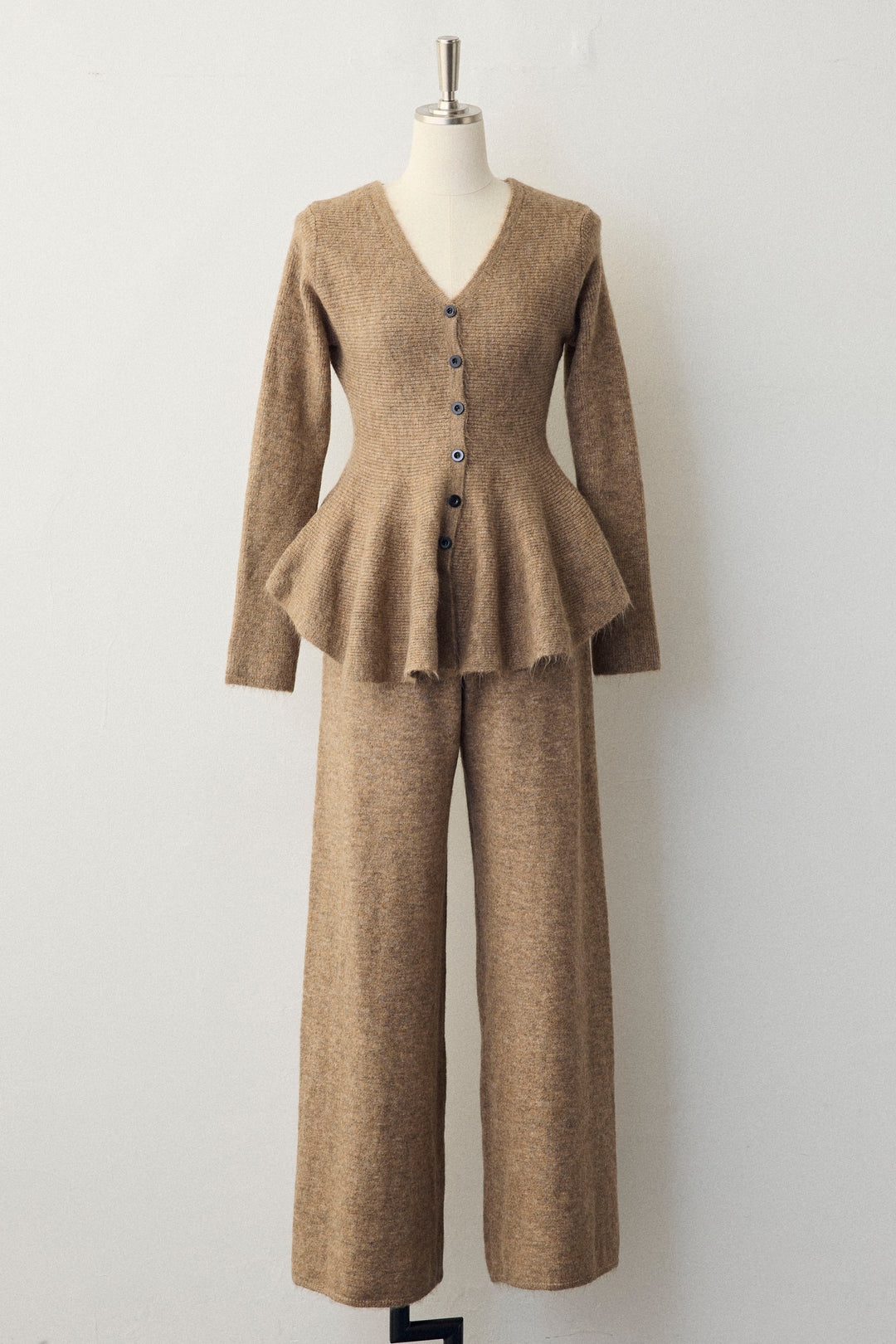 [予約]美ラインペプラムニットセットアップ