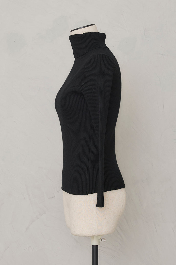 [予約]ベーシックリブタートルニット