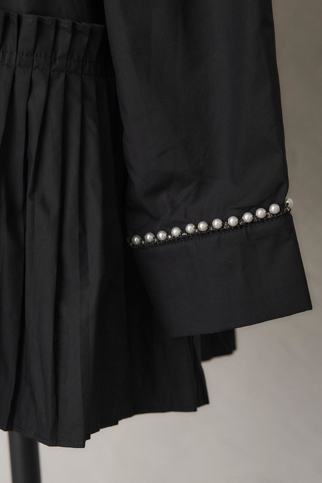 [予約]パールライン襟×プリーツシャツ