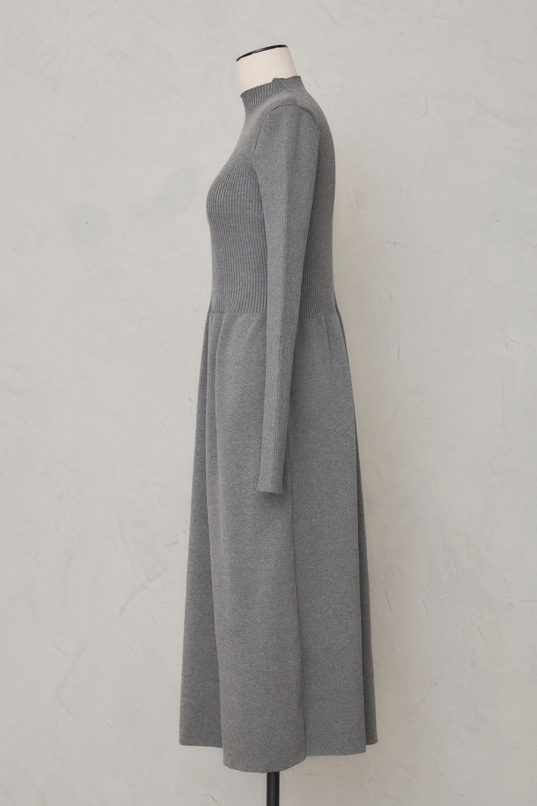 [予約]リブセミフレアニットワンピース