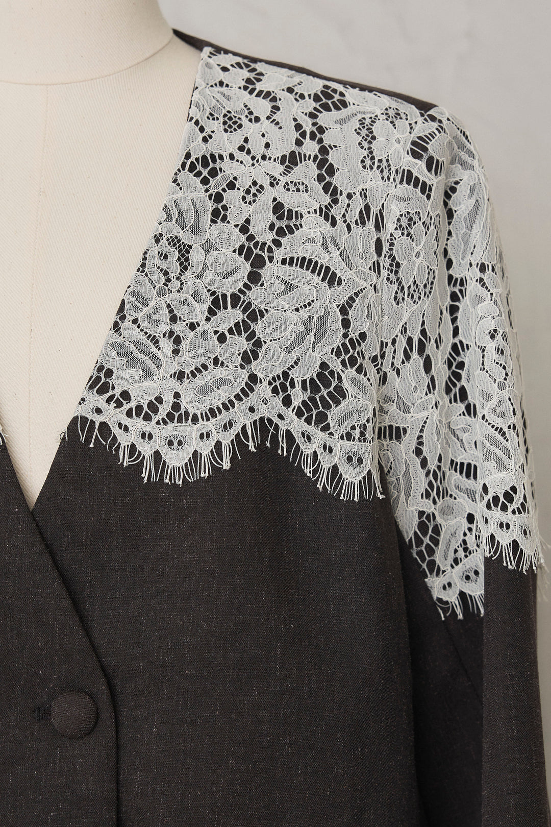 [予約]ショルダーレースデザインジャケット