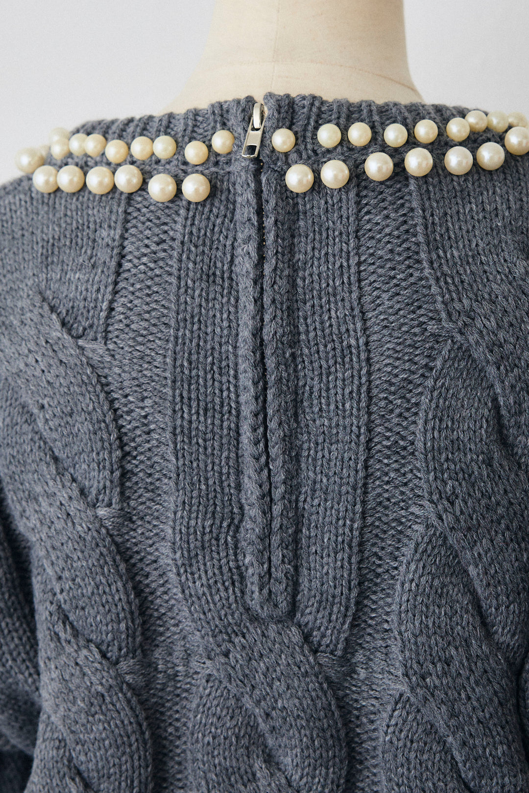[予約]ネックパールケーブル編みニット
