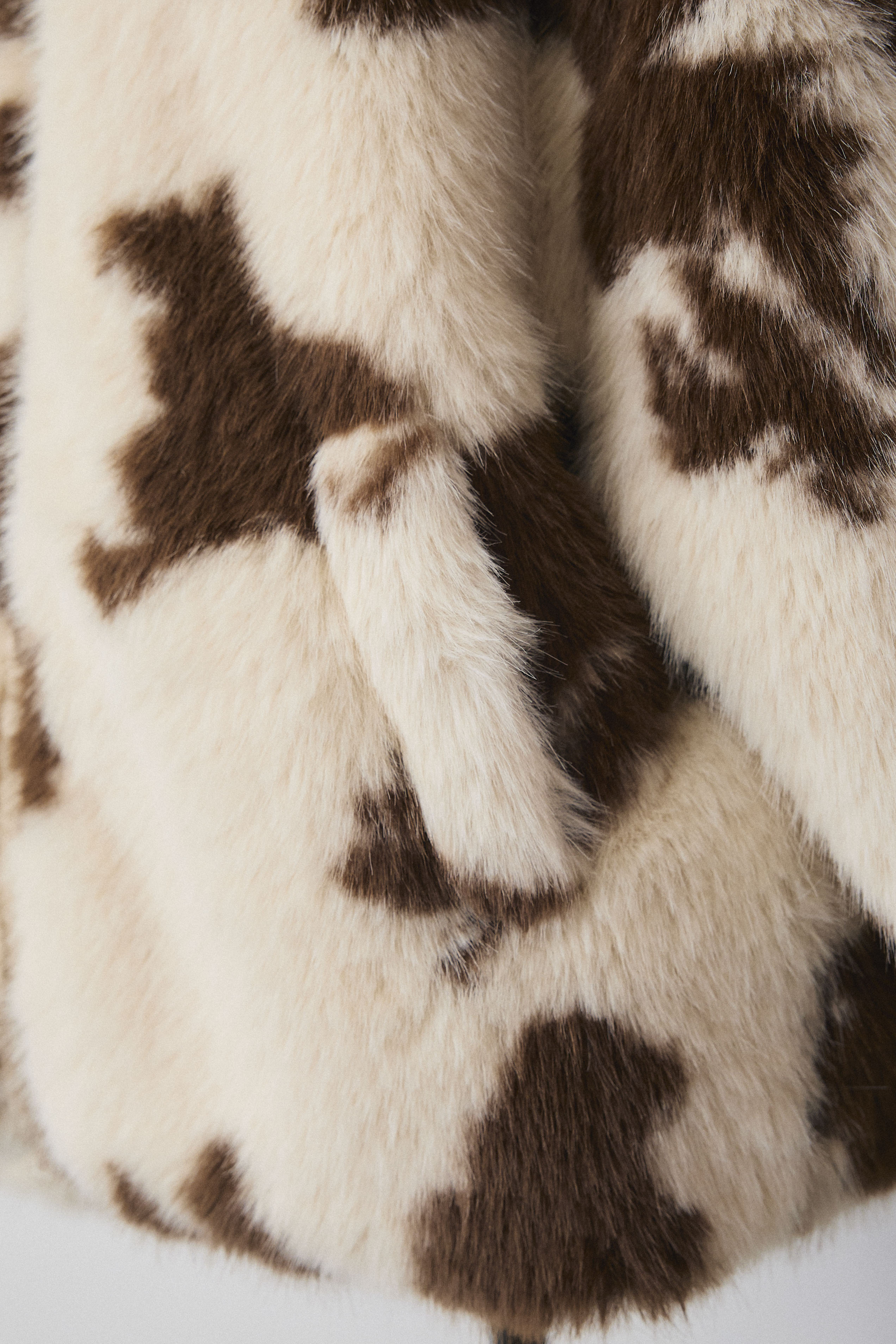 予約]COW柄スタンドファーライクコート – Frene