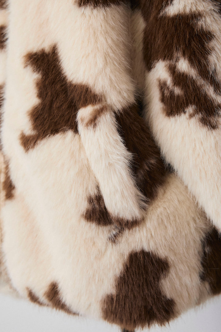 [予約]COW柄スタンドファーライクコート