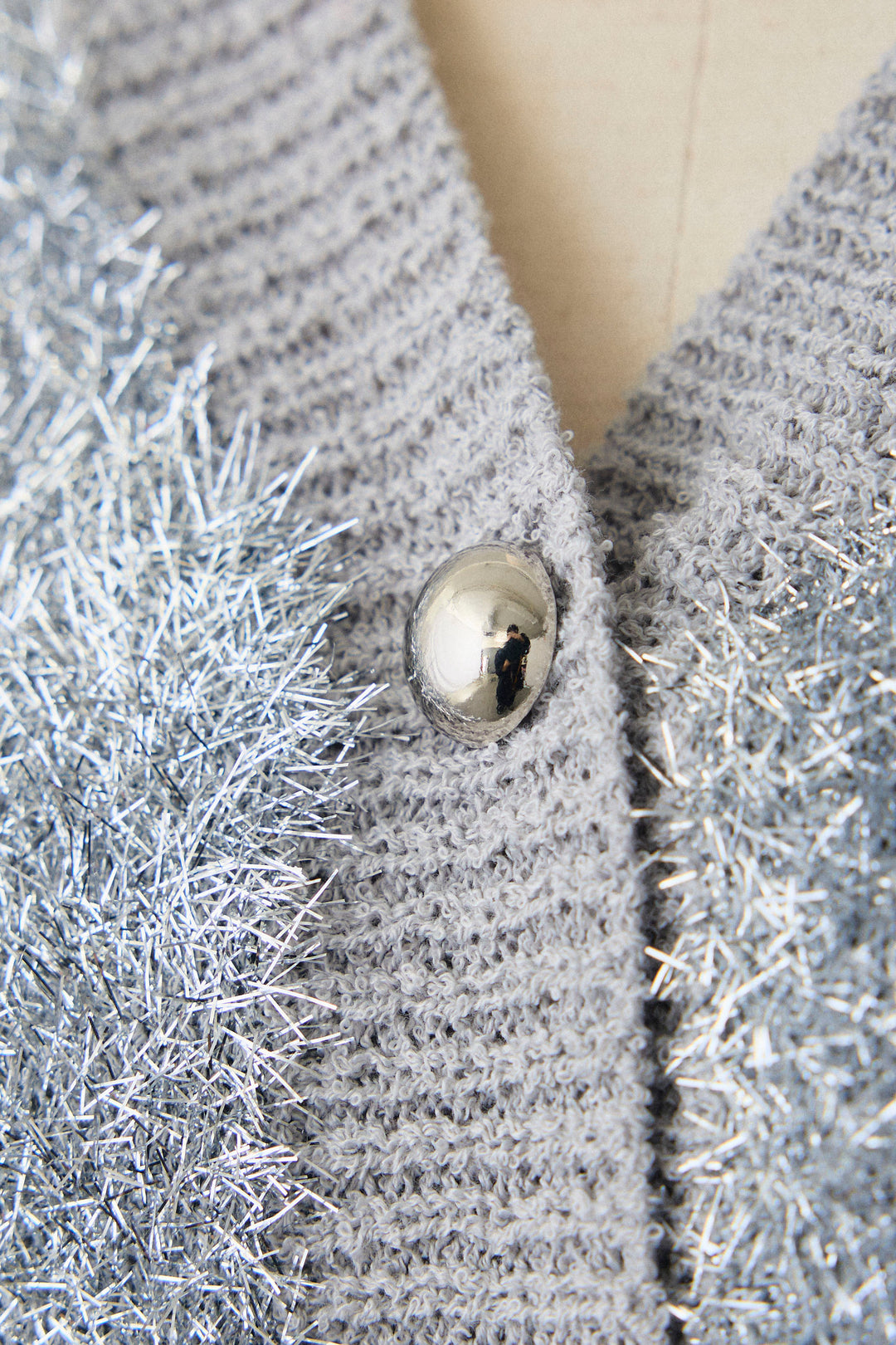 [予約]コンシャスショルダーシャイニーニットカーデ