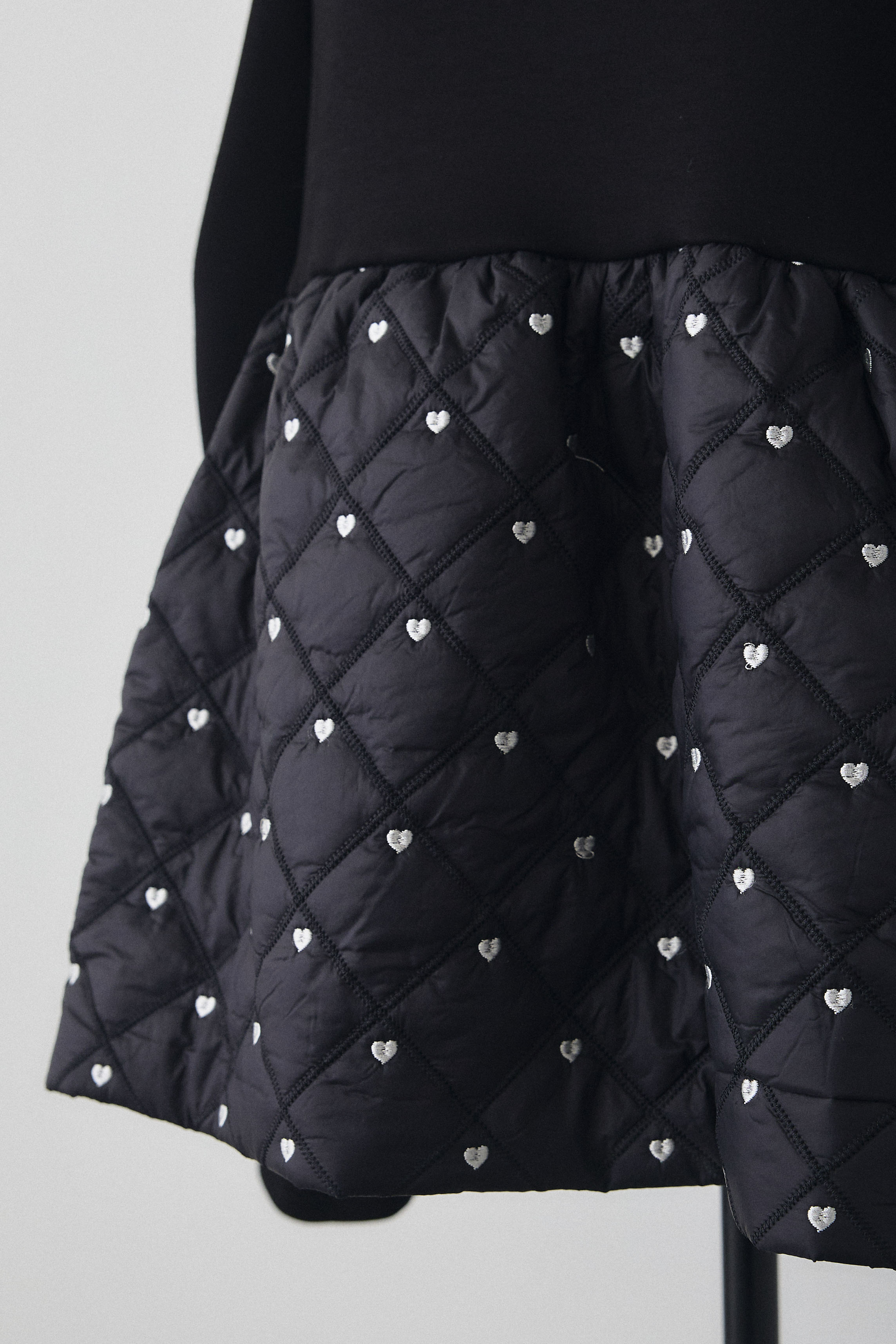 予約]ハートキルティングドッキングぺプラムチュニック – Frene