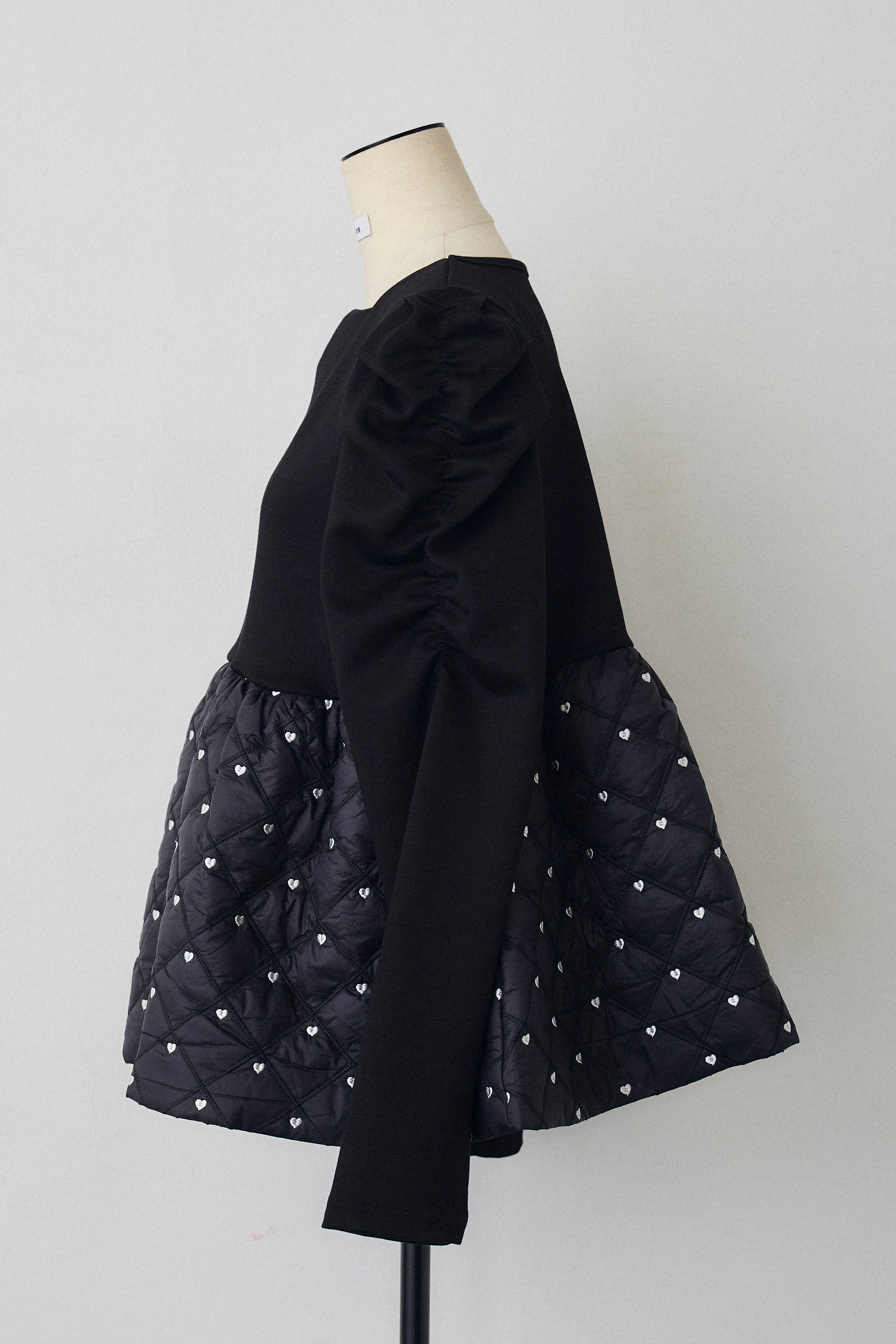 予約]ハートキルティングドッキングぺプラムチュニック – Frene