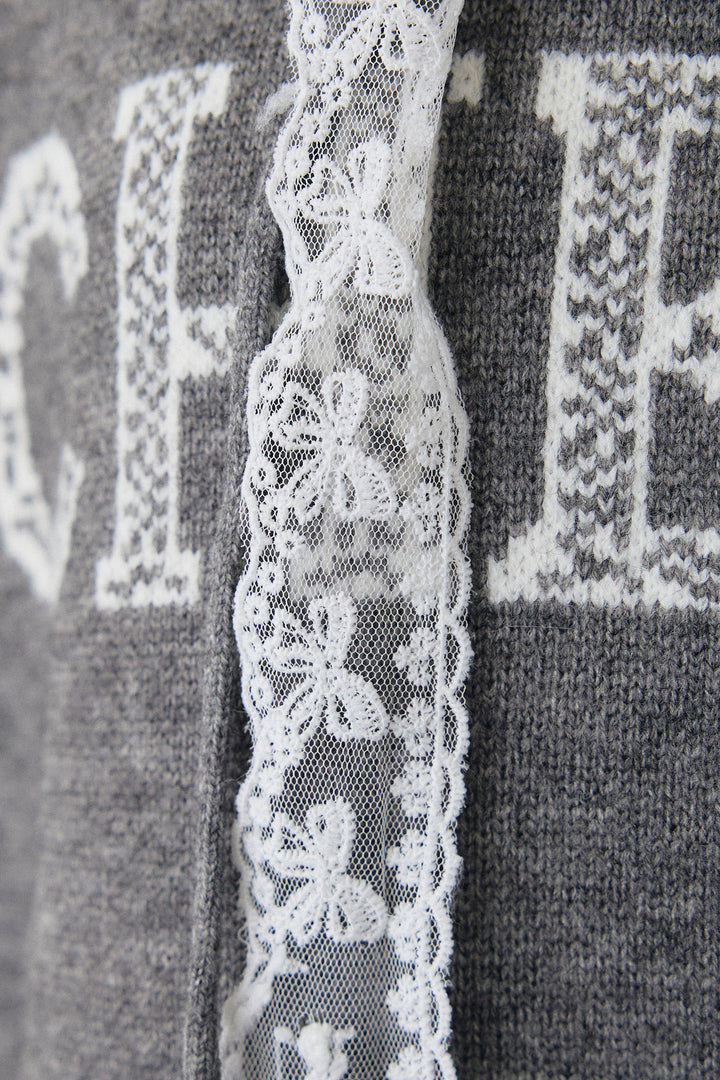 [予約]レースリボンロゴフードスリーブレスニット