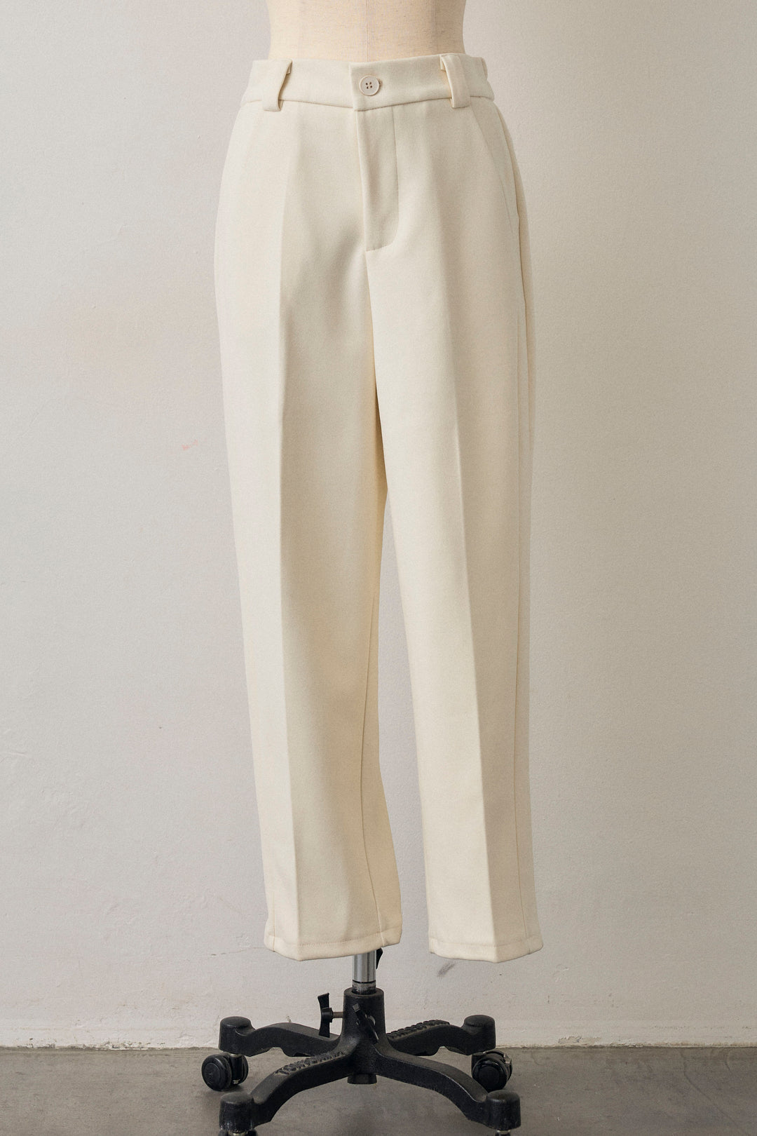 [予約]ウォームセンタープレス美ラインテーパードパンツ