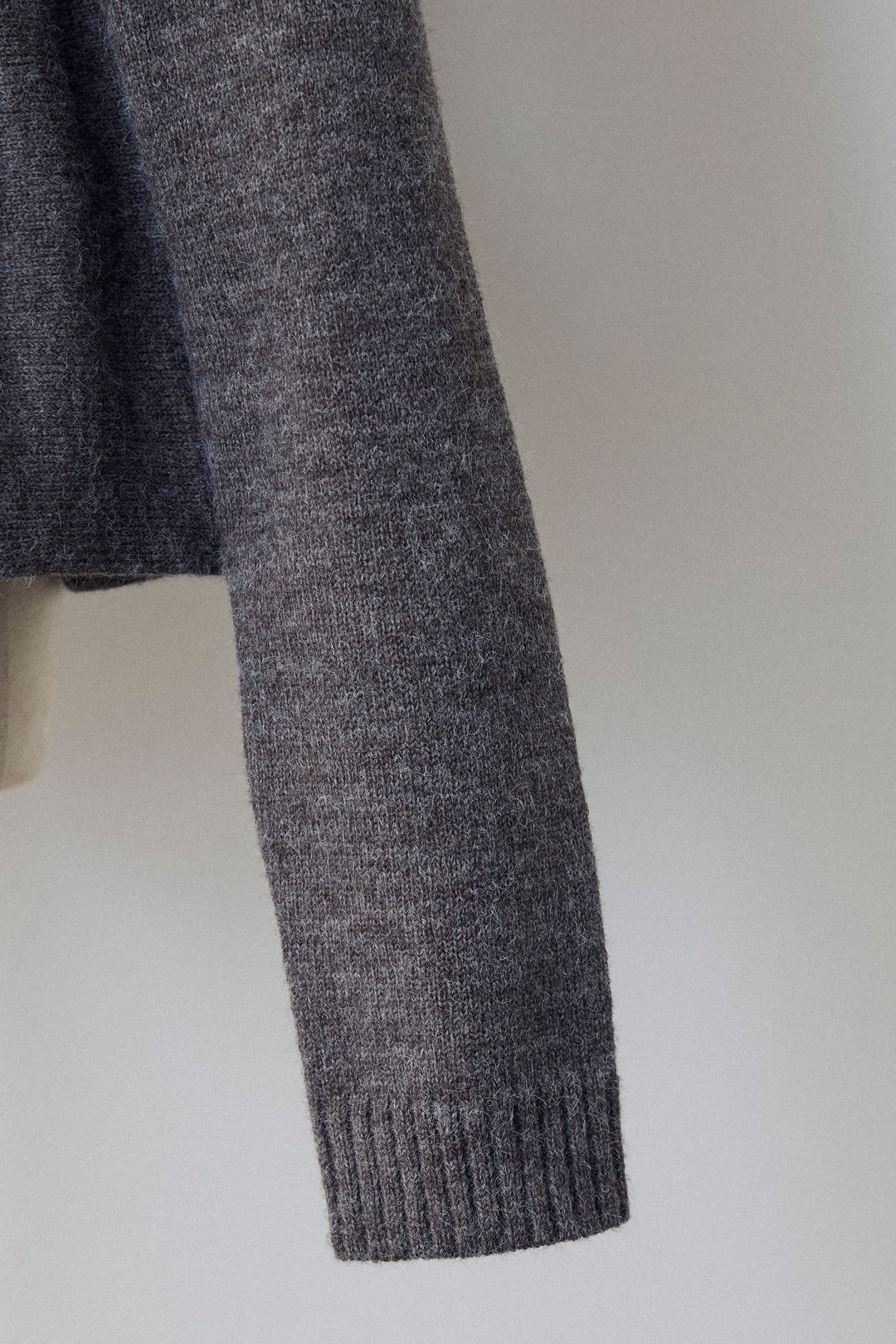 [予約]アルパカタッチバルーンヘムニットプルオーバー