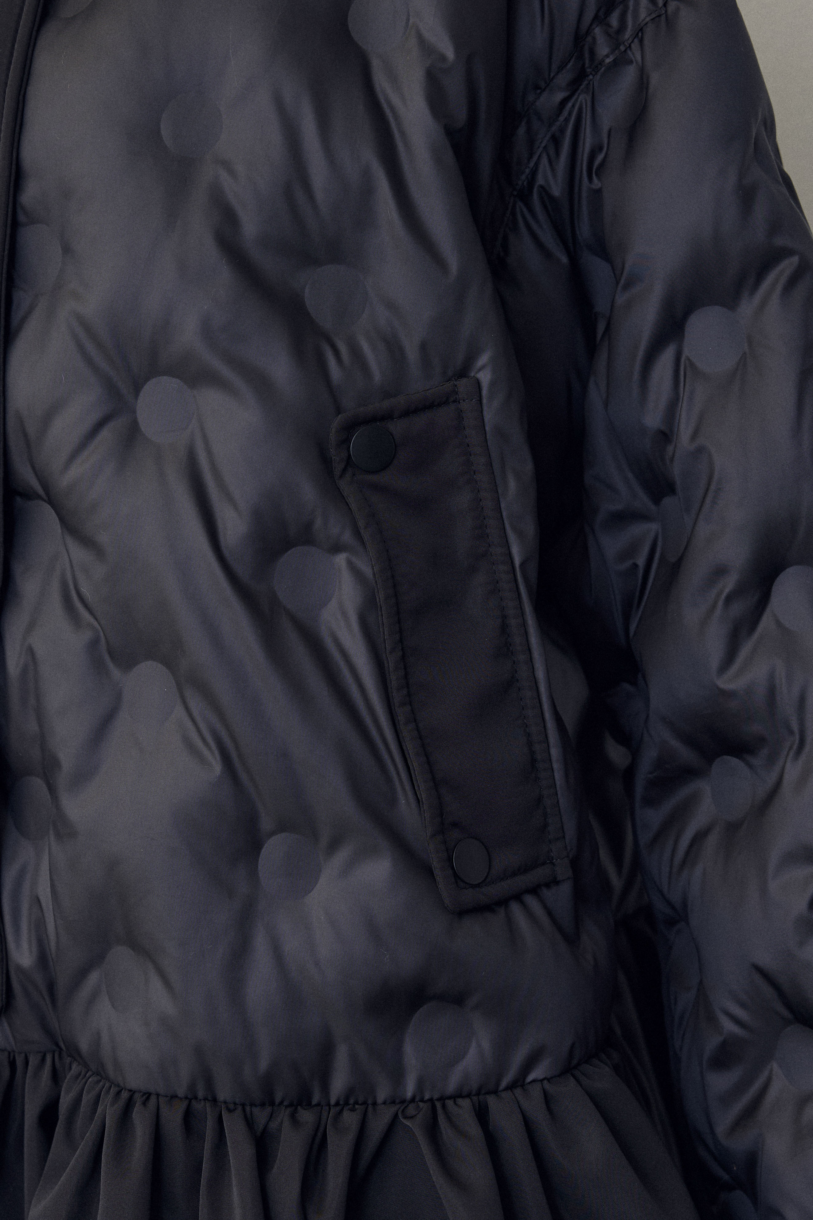 予約]ヘムギャザードットキルティング中綿フレアコート – Frene