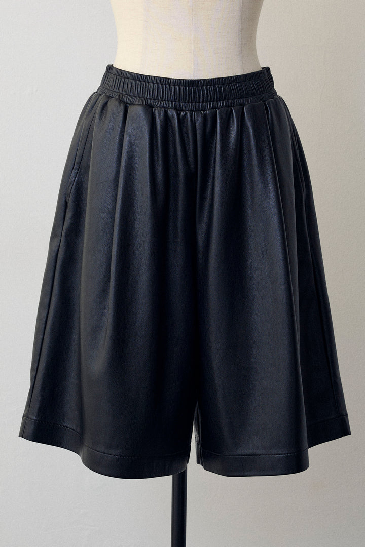 [予約]レザーライクハーフパンツ