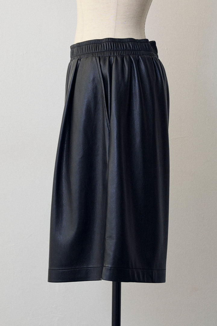 [予約]レザーライクハーフパンツ