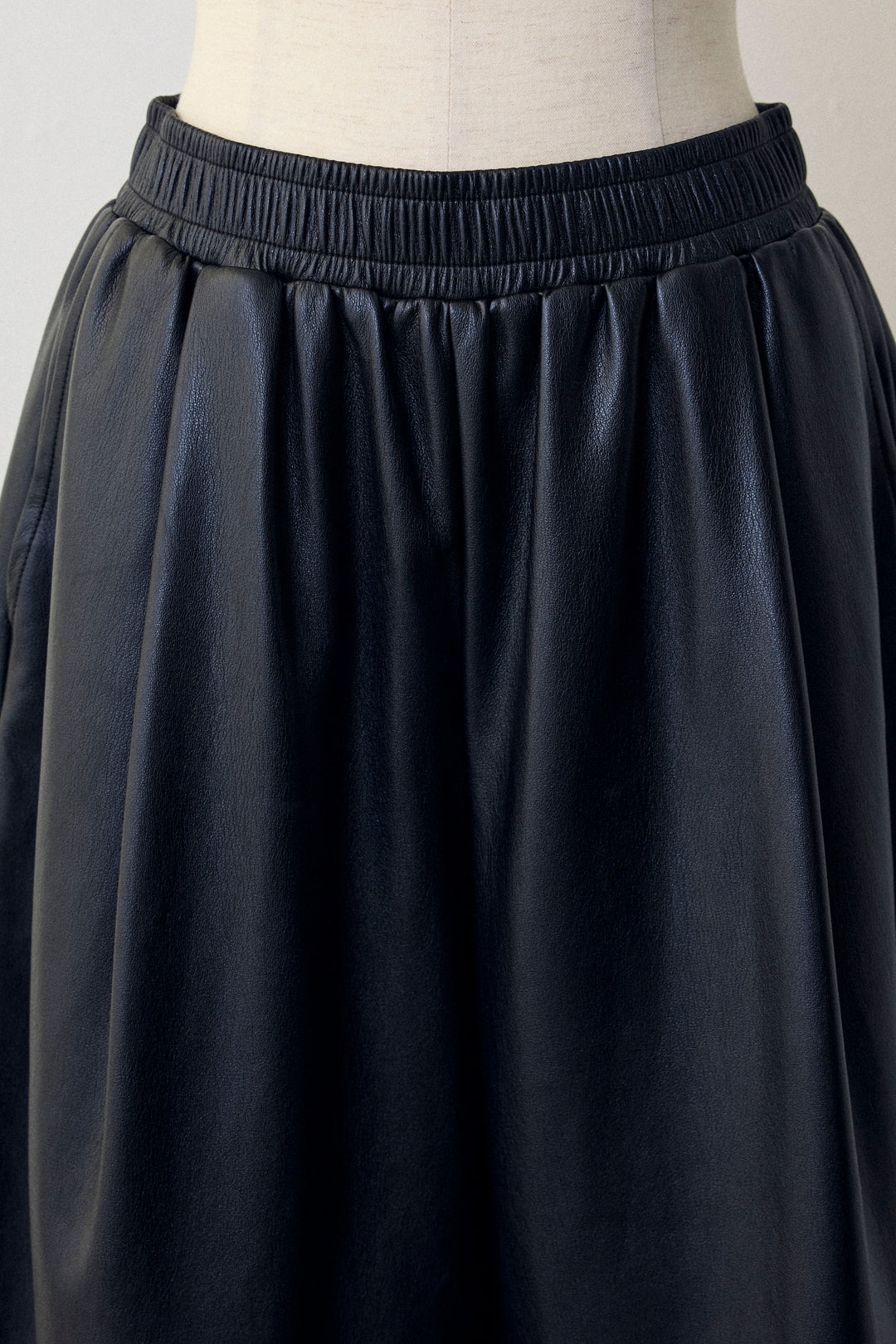 [予約]レザーライクハーフパンツ