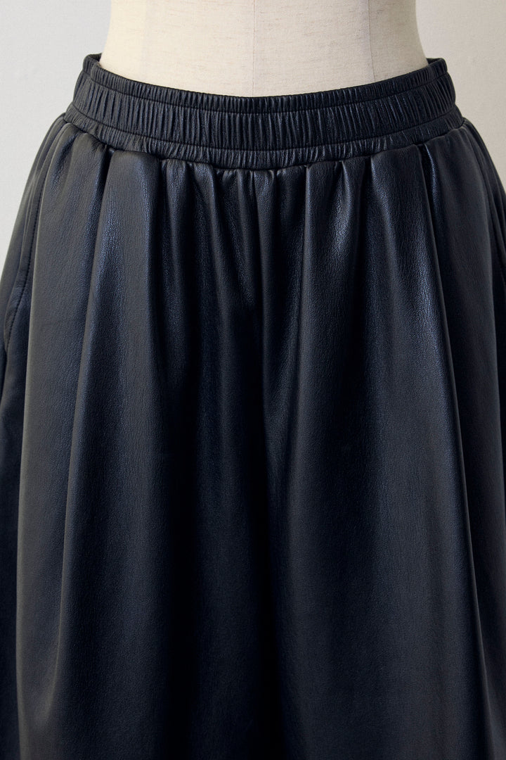 [予約]レザーライクハーフパンツ