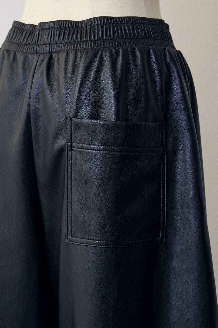 [予約]レザーライクハーフパンツ